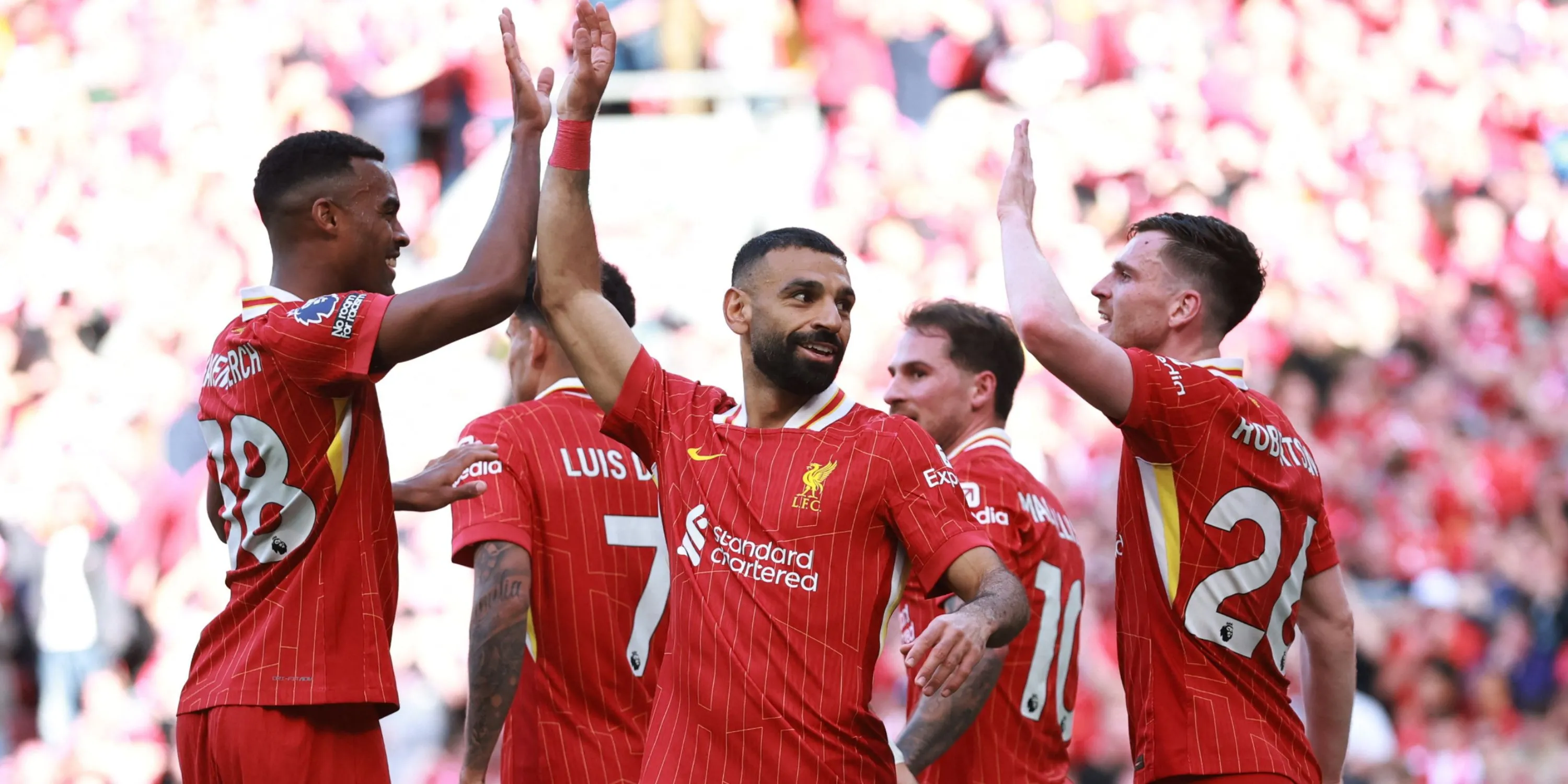 Alexander Isak ăn mừng bàn thắng - mục tiêu chuyển nhượng tiềm năng của Liverpool hè 2025