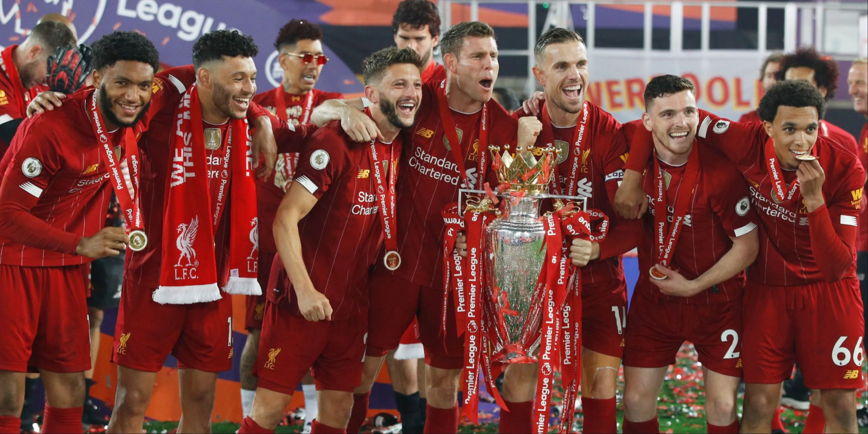 Các cầu thủ Liverpool ăn mừng chiến thắng