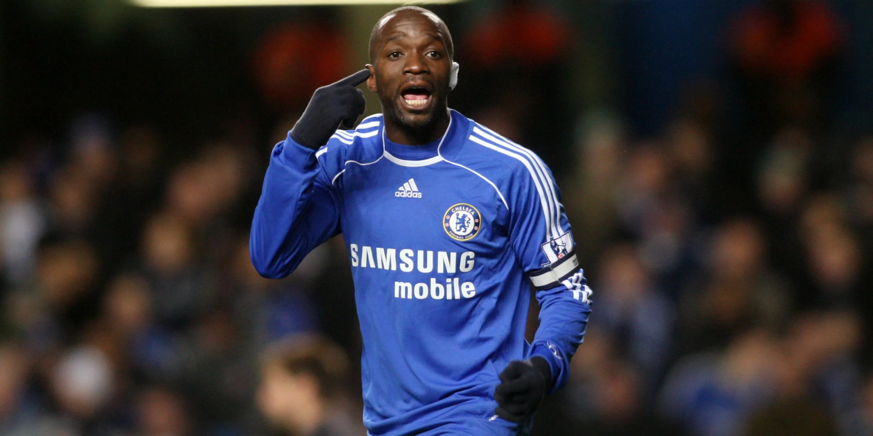 Claude Makelele trong màu áo Chelsea, tiền vệ phòng ngự huyền thoại