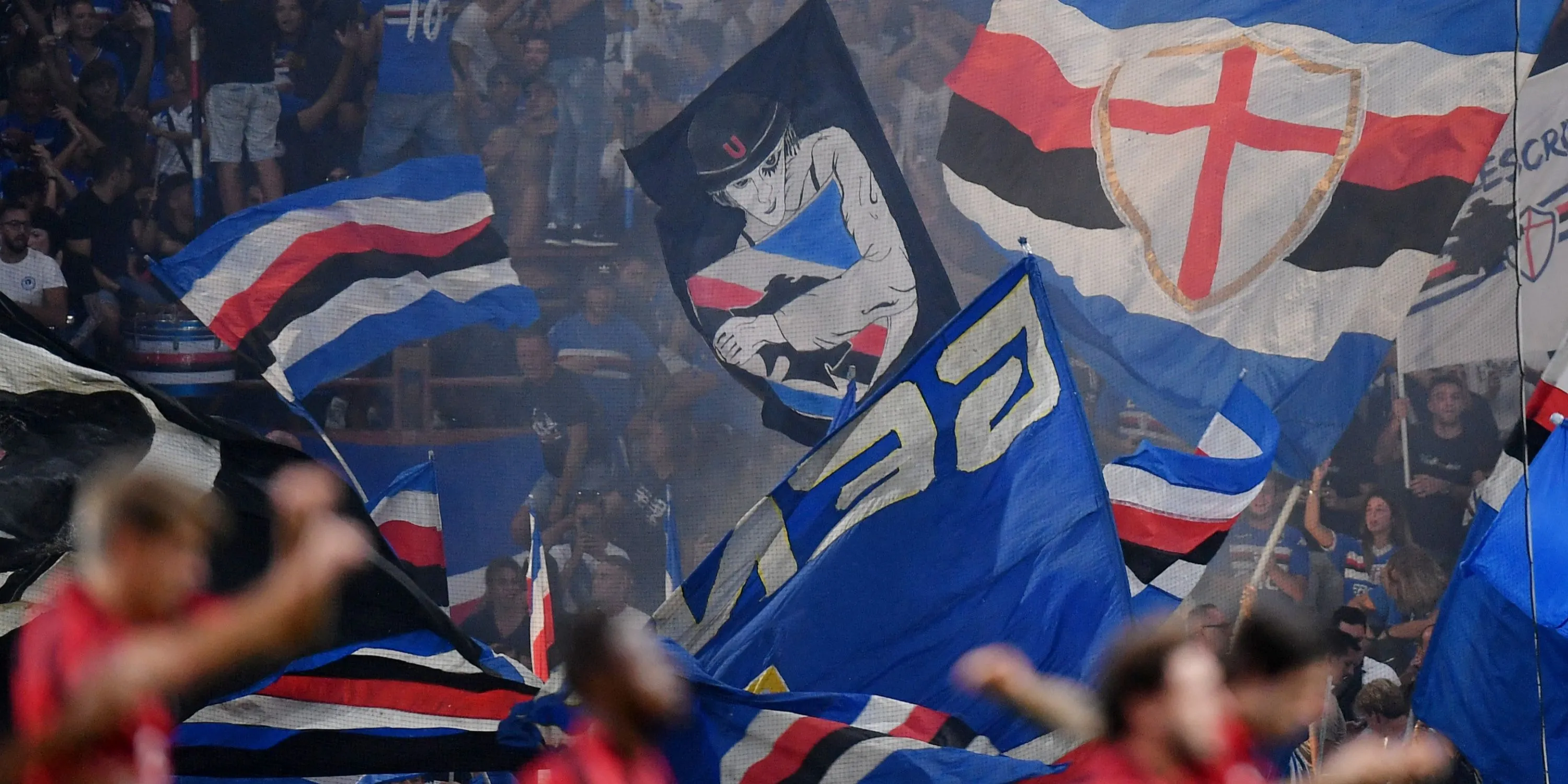 Cổ động viên Sampdoria vẫy cờ