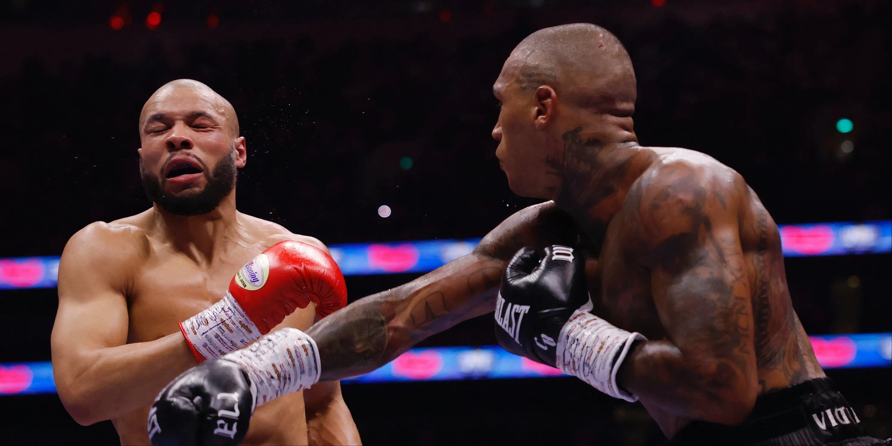 Conor Benn ra đòn trúng đích vào Eubank Jr.