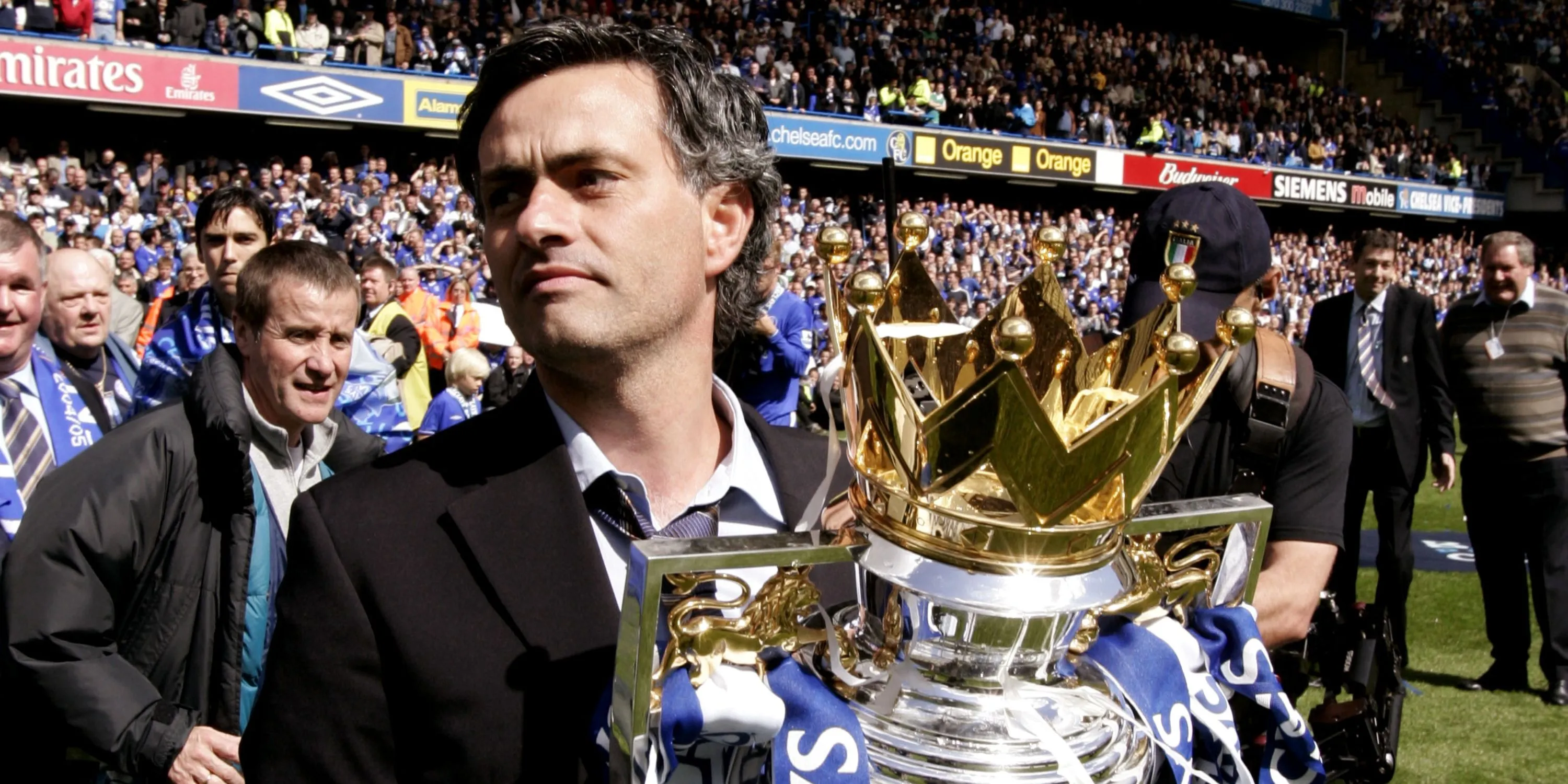 Đội hình Chelsea ăn mừng chức vô địch Premier League 2004/05
