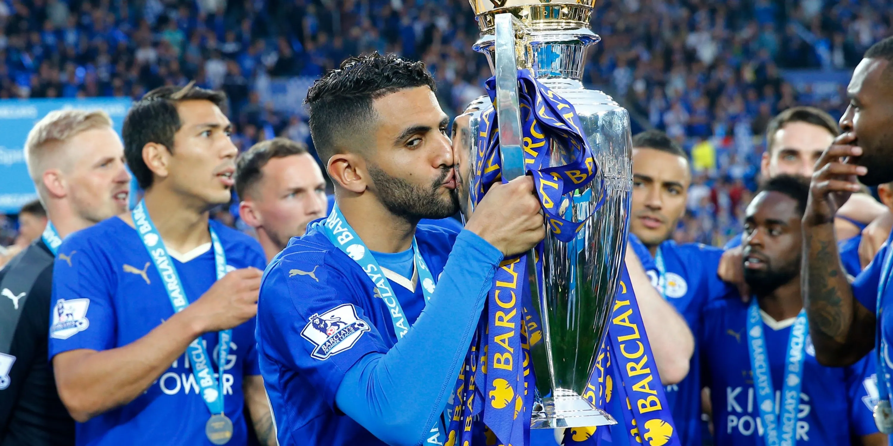 Đội hình Leicester City ăn mừng chức vô địch Ngoại hạng Anh lịch sử 2015/16