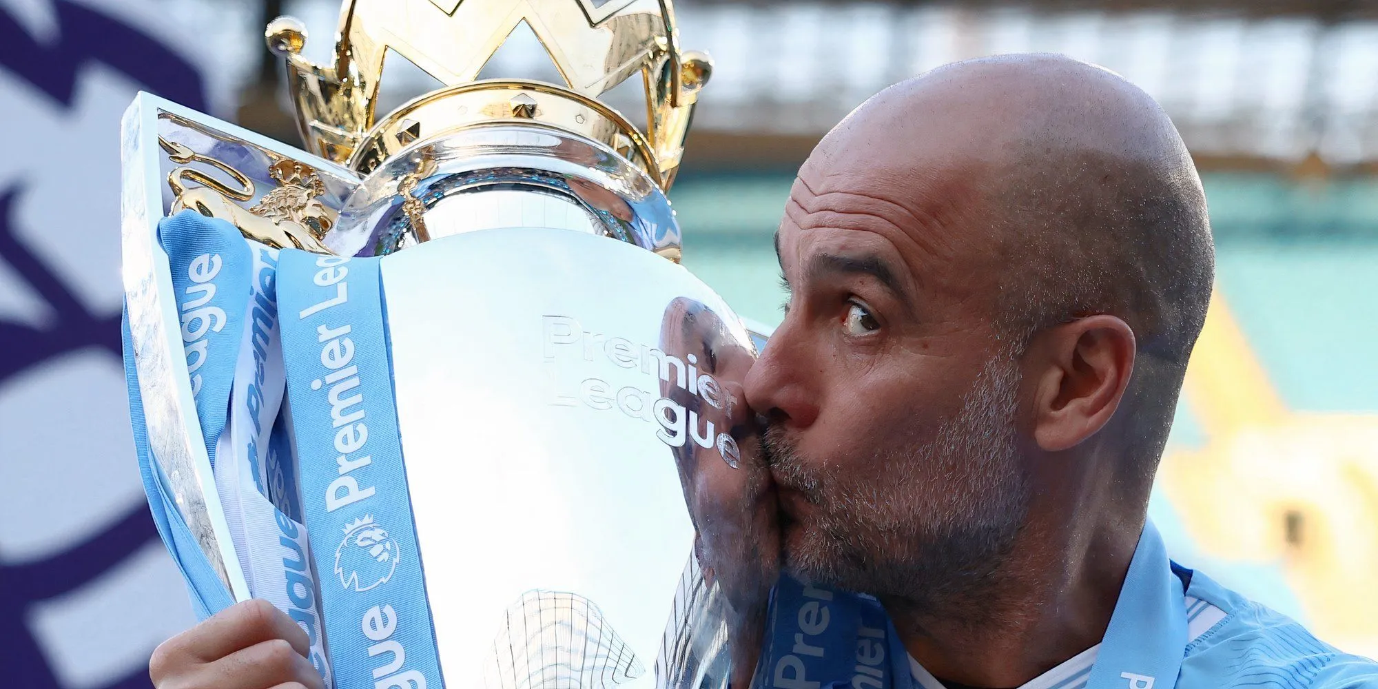 HLV Pep Guardiola ăn mừng chiến thắng của Man City mùa giải 2020/21