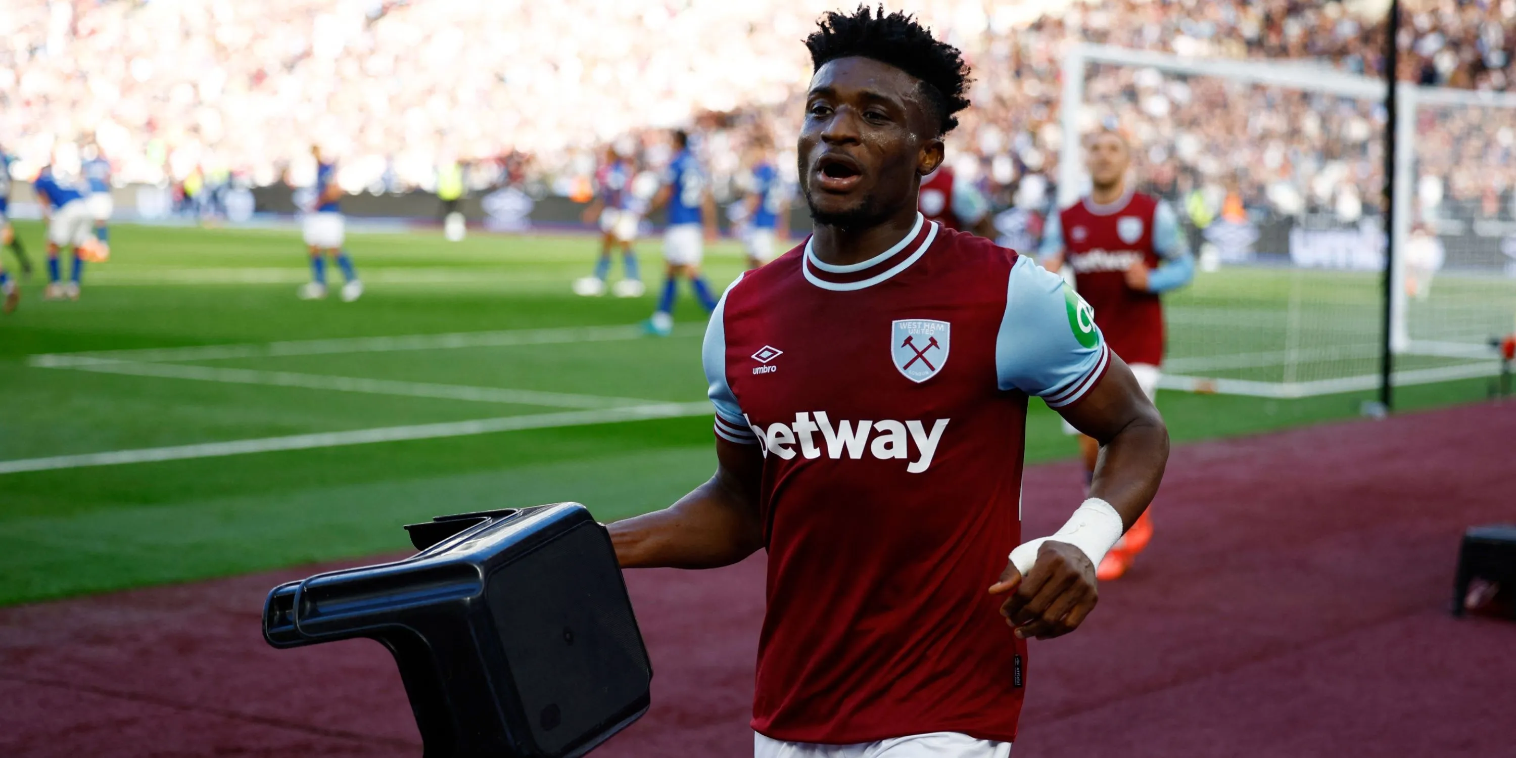 Mohammed Kudus ăn mừng bàn thắng cho West Ham