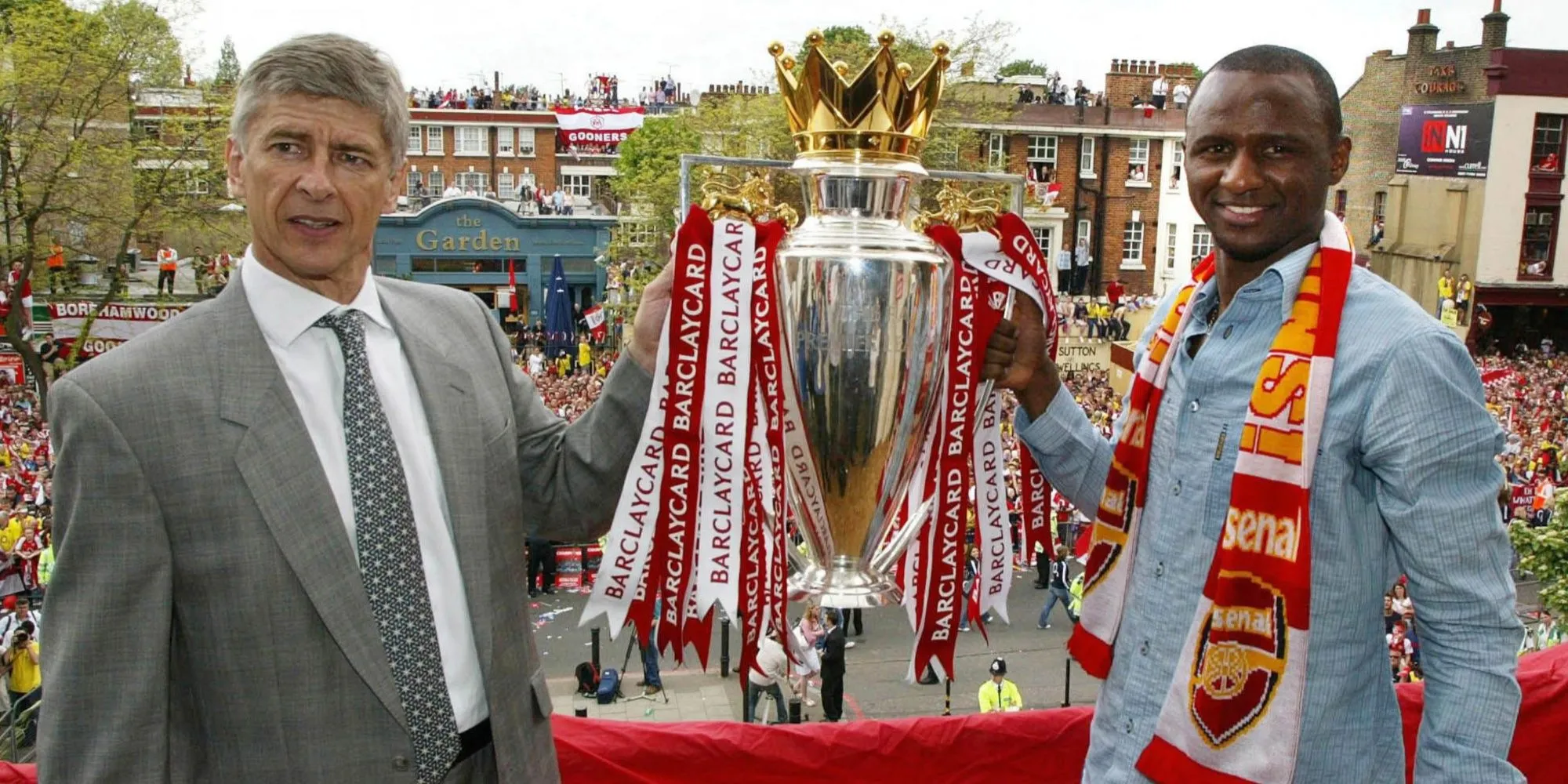 Patrick Vieira thi đấu cho Arsenal trong mùa giải Invincibles