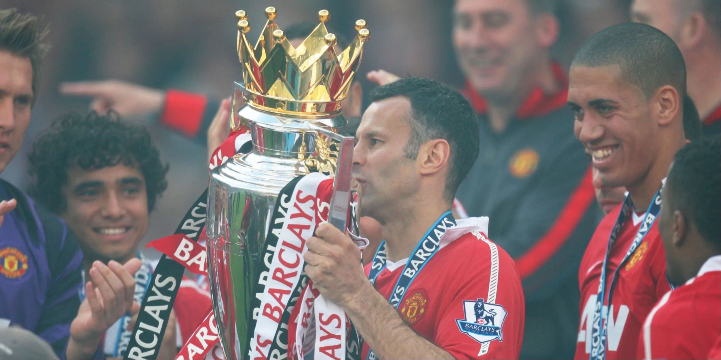 Ryan Giggs, kỷ lục gia với 13 lần vô địch Ngoại hạng Anh cùng Manchester United