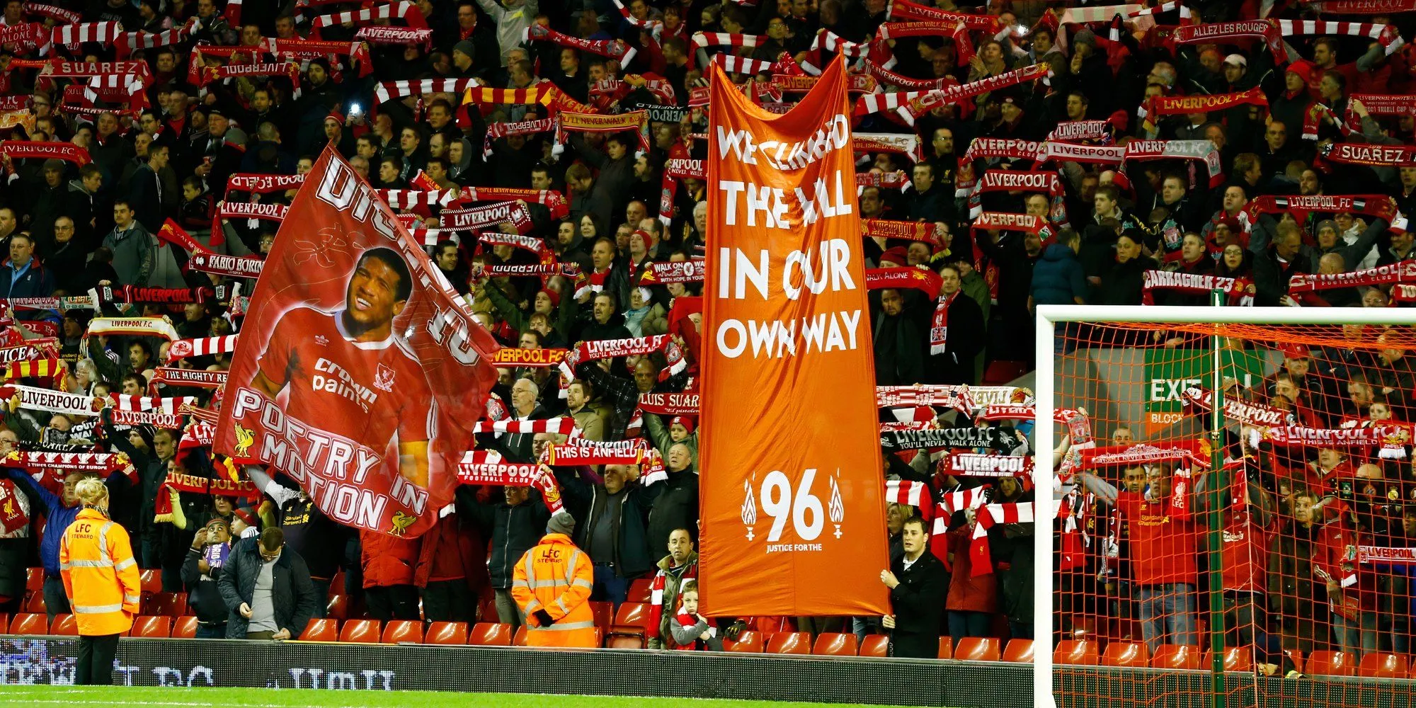 Sân Anfield với lưới đỏ đặc trưng của Liverpool
