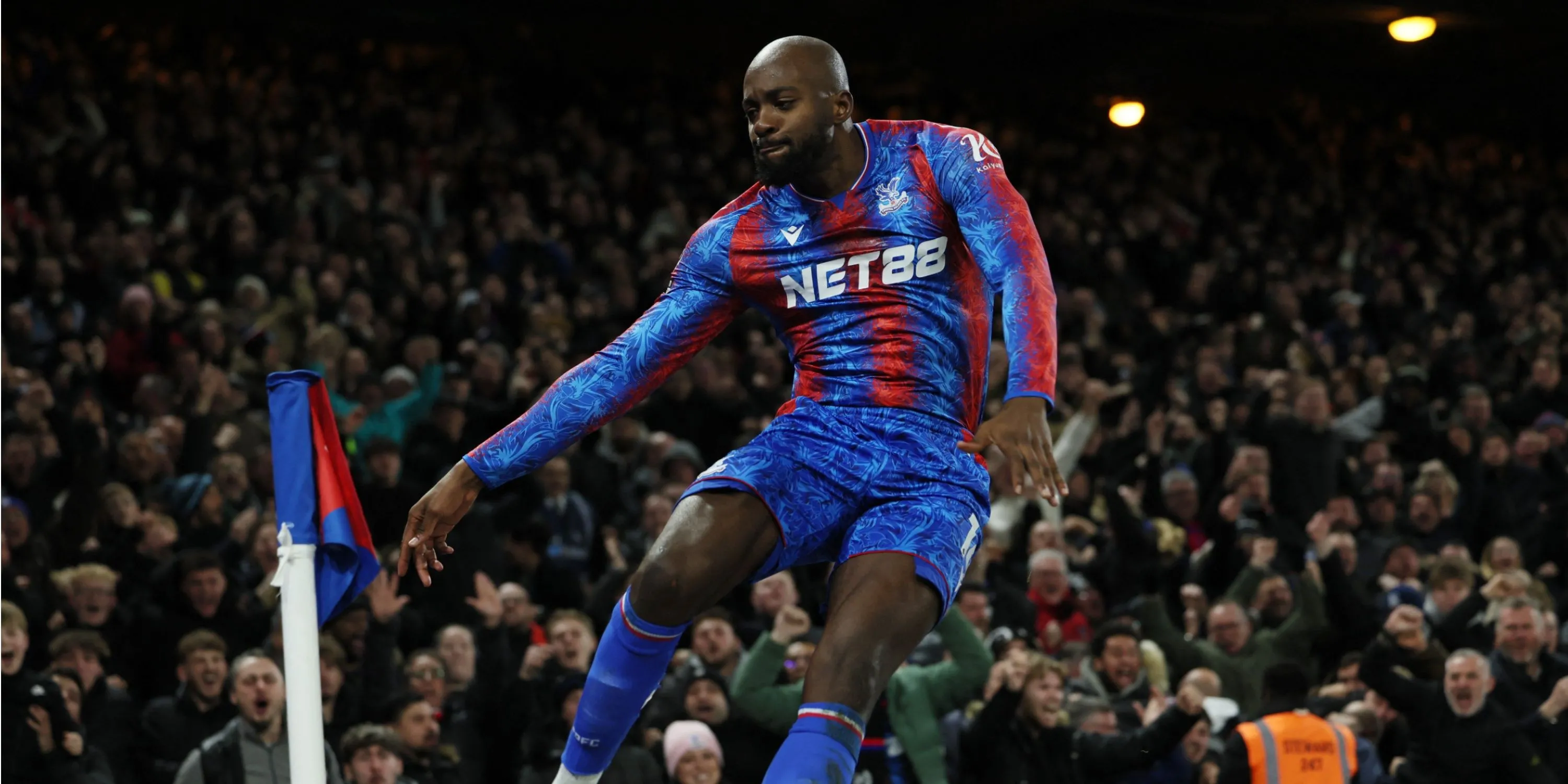 Tiền đạo Jean-Philippe Mateta ăn mừng bàn thắng cho Crystal Palace - mục tiêu của Man Utd