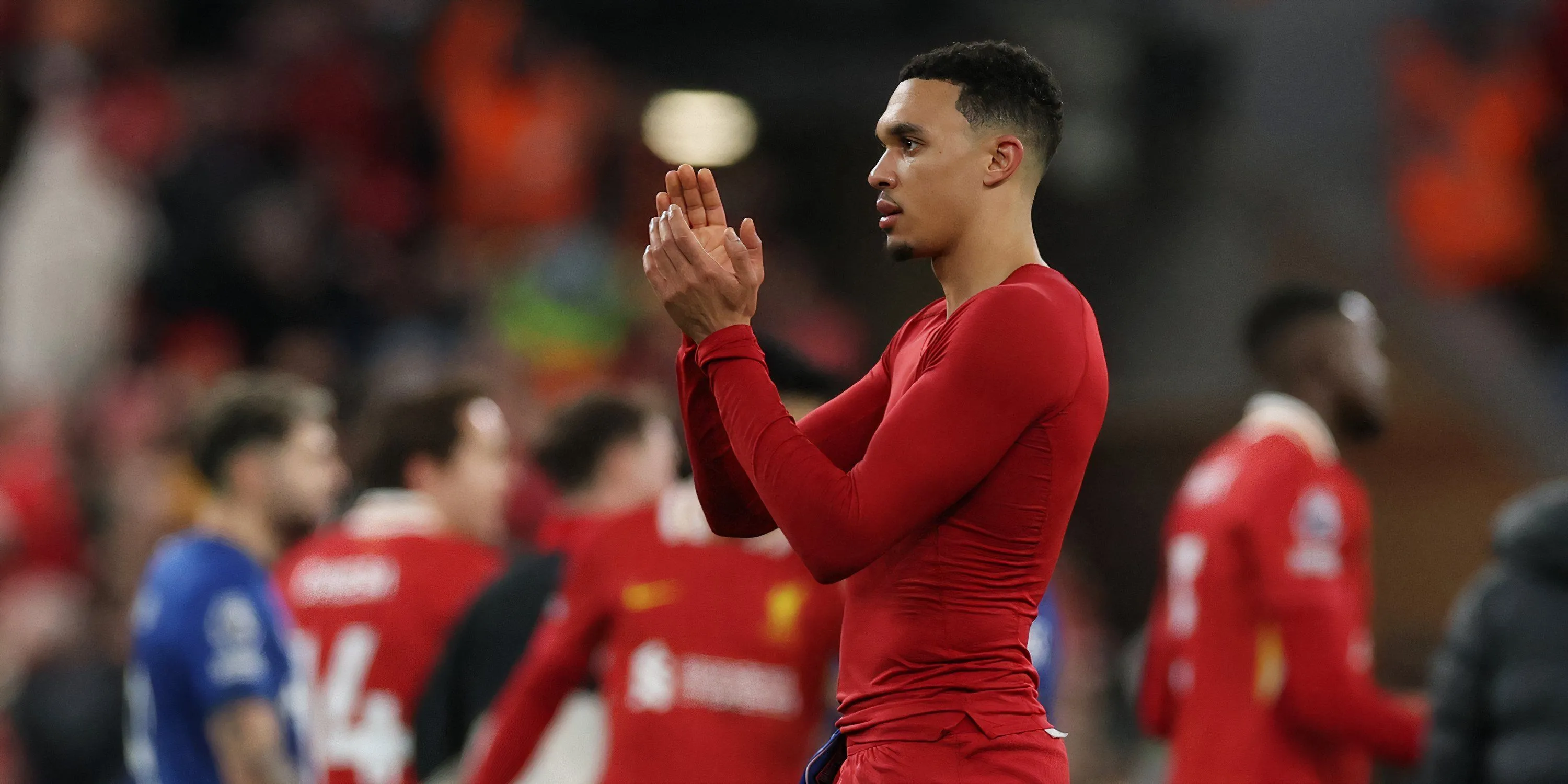 Trent Alexander-Arnold trong màu áo Liverpool đối mặt tương lai bất định