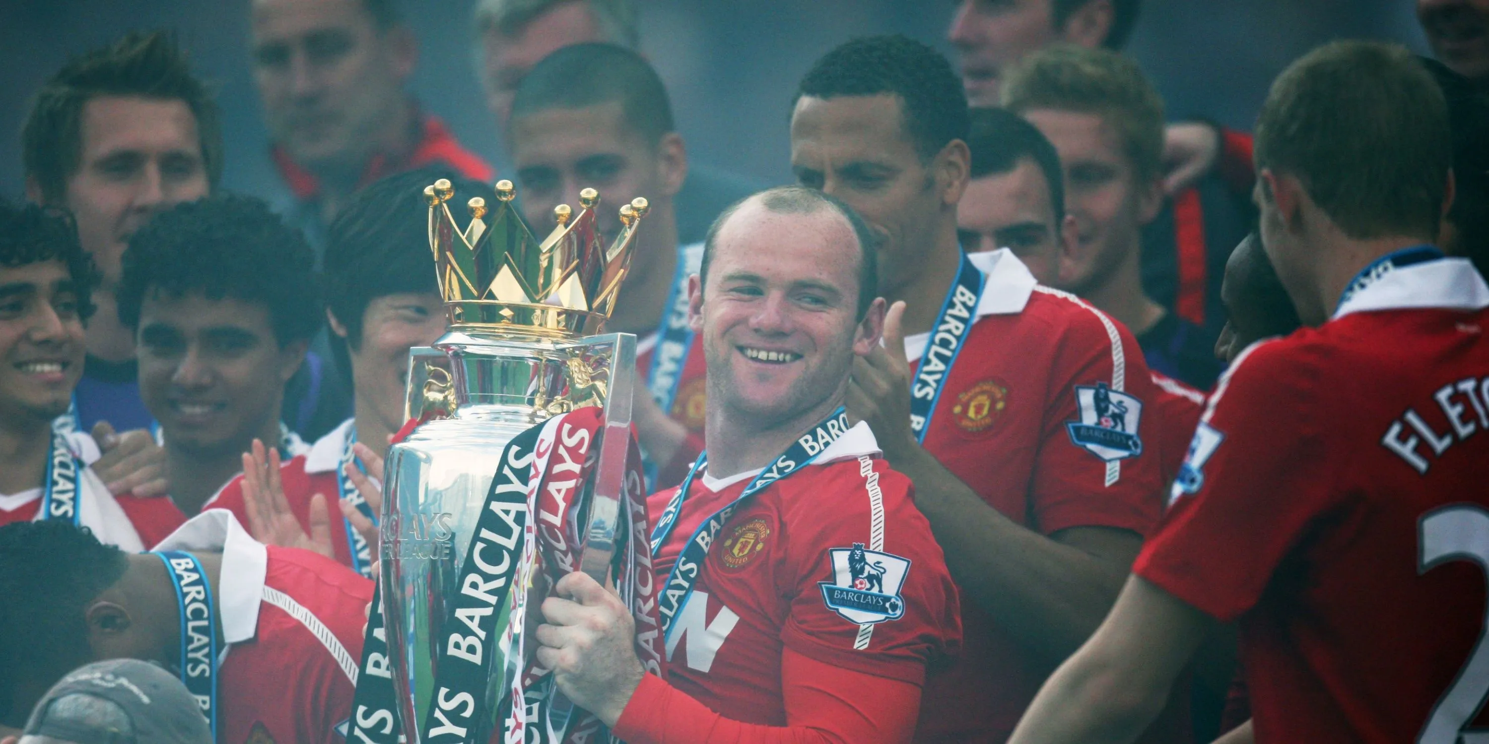 Wayne Rooney nâng cao chiếc cúp Ngoại hạng Anh lần thứ 5 cùng Manchester United