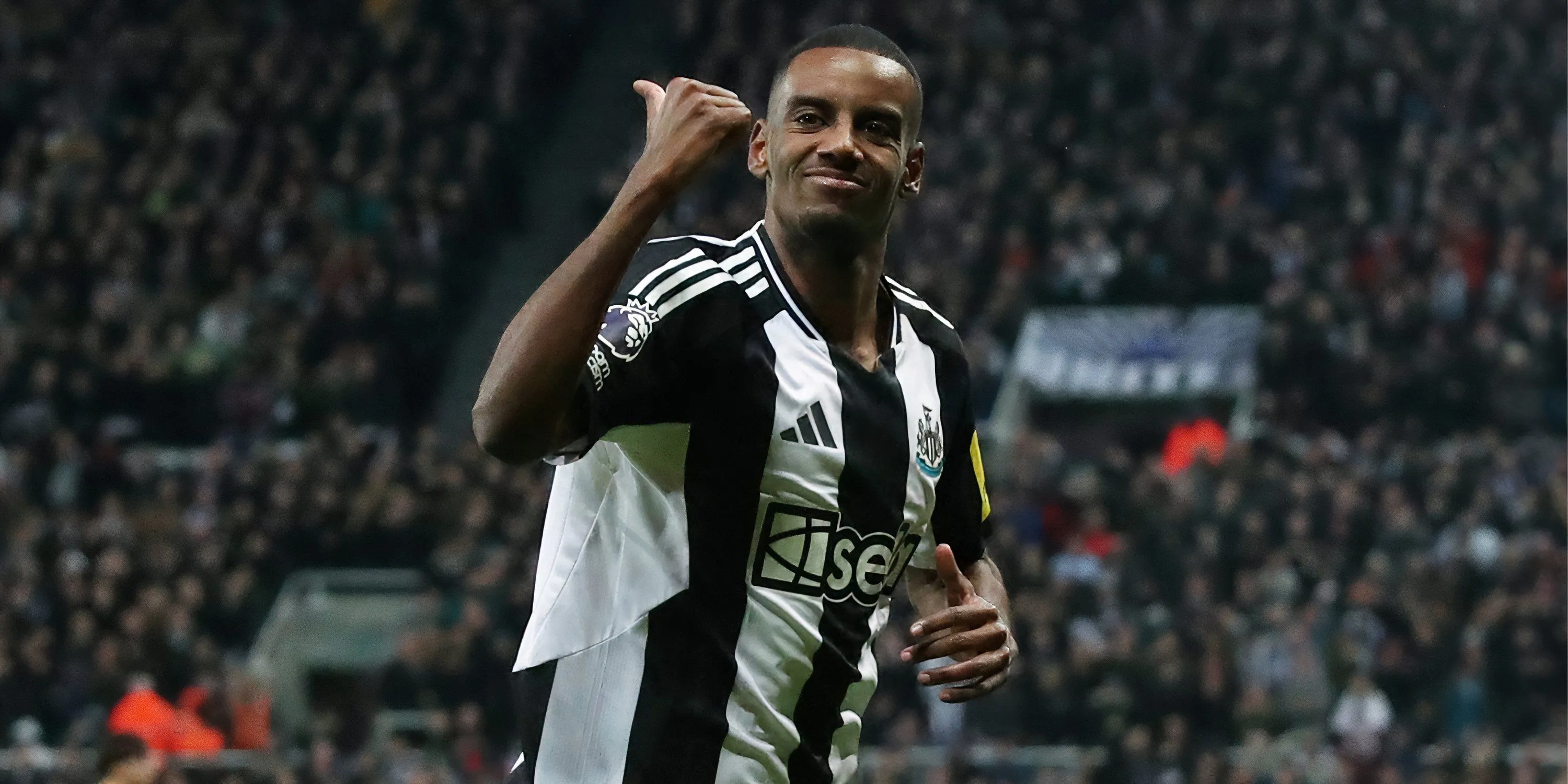 Alexander Isak ăn mừng bàn thắng cho Newcastle United, minh họa sức mạnh tấn công của đội bóng