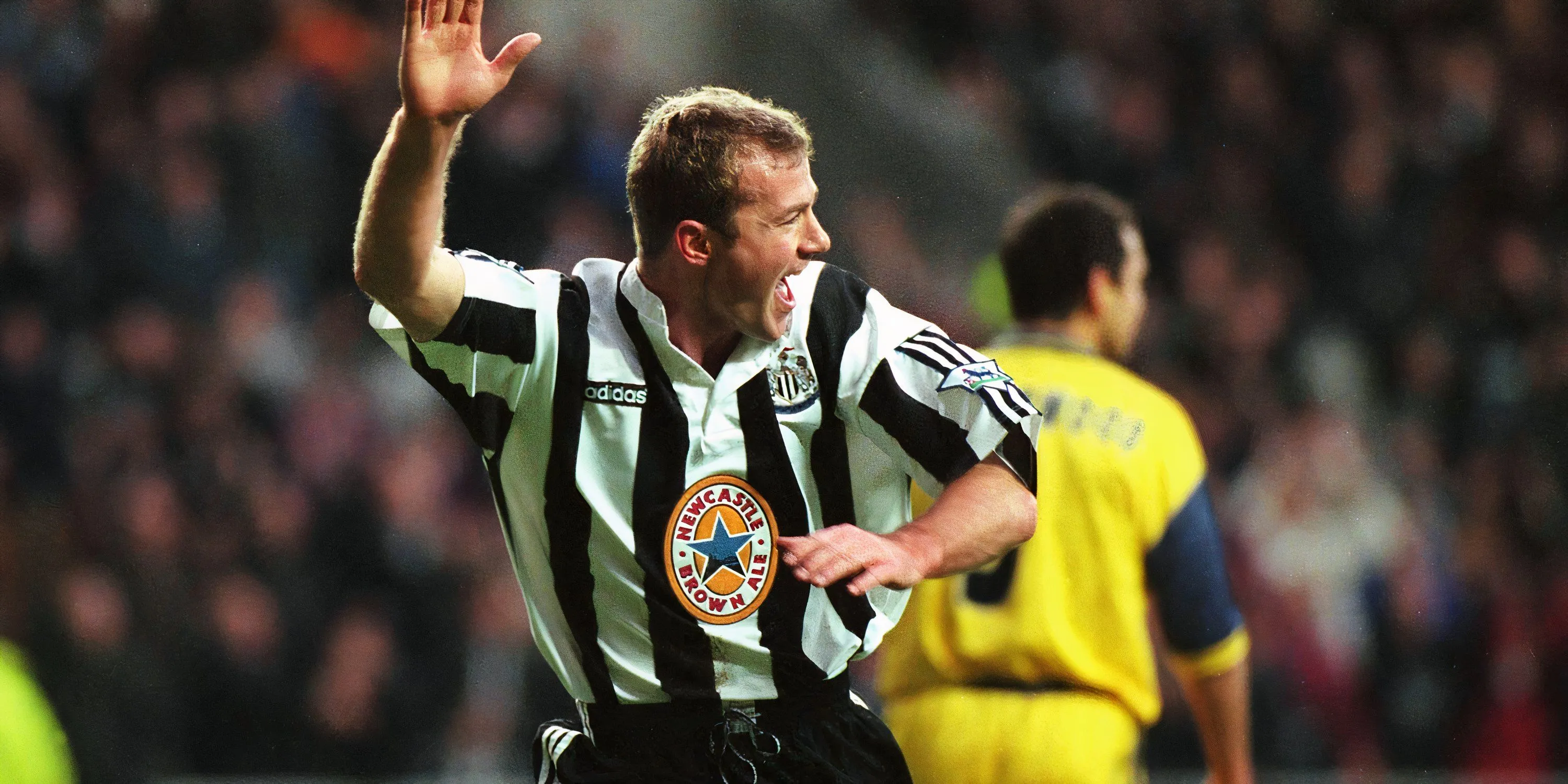 Áo đấu Newcastle United có tên tiền đạo huyền thoại Alan Shearer