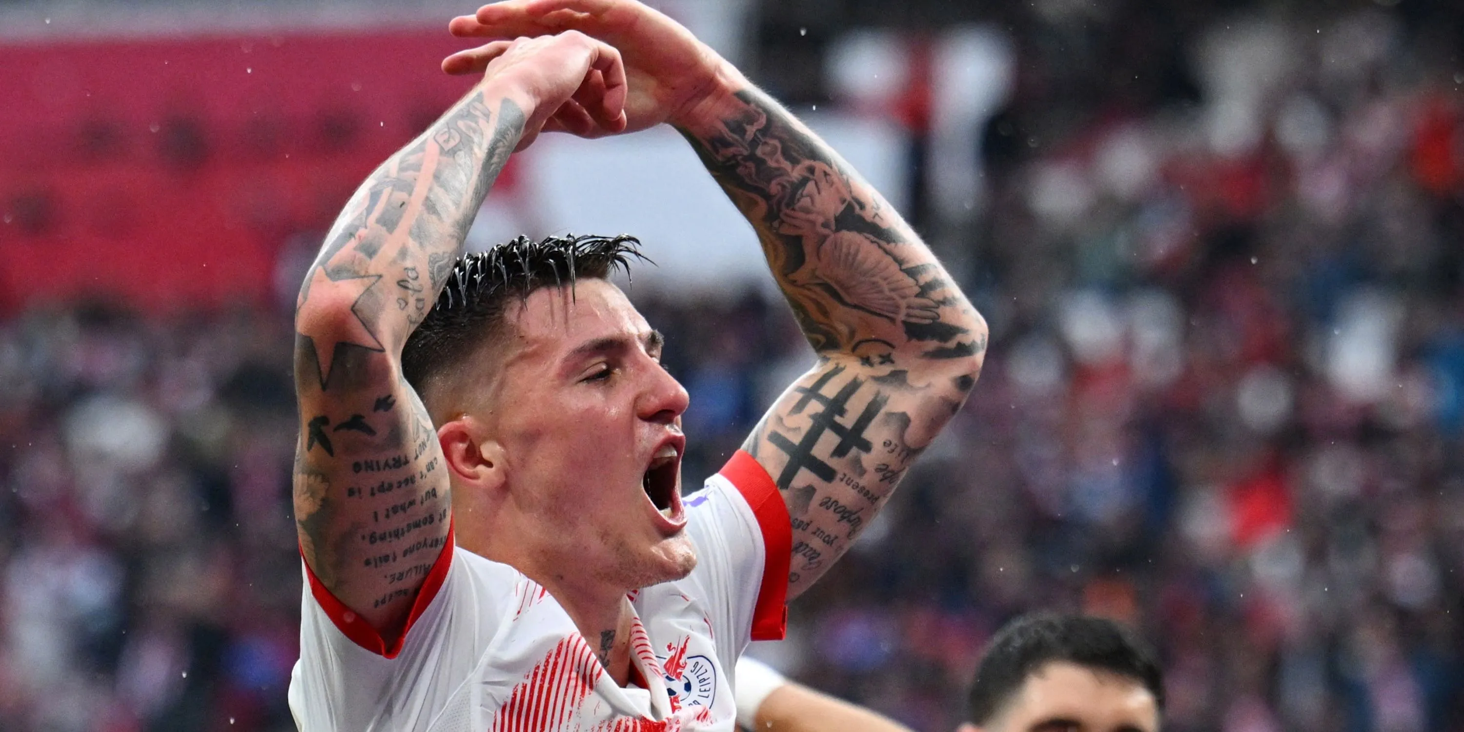 Benjamin Sesko ăn mừng bàn thắng trong màu áo RB Leipzig