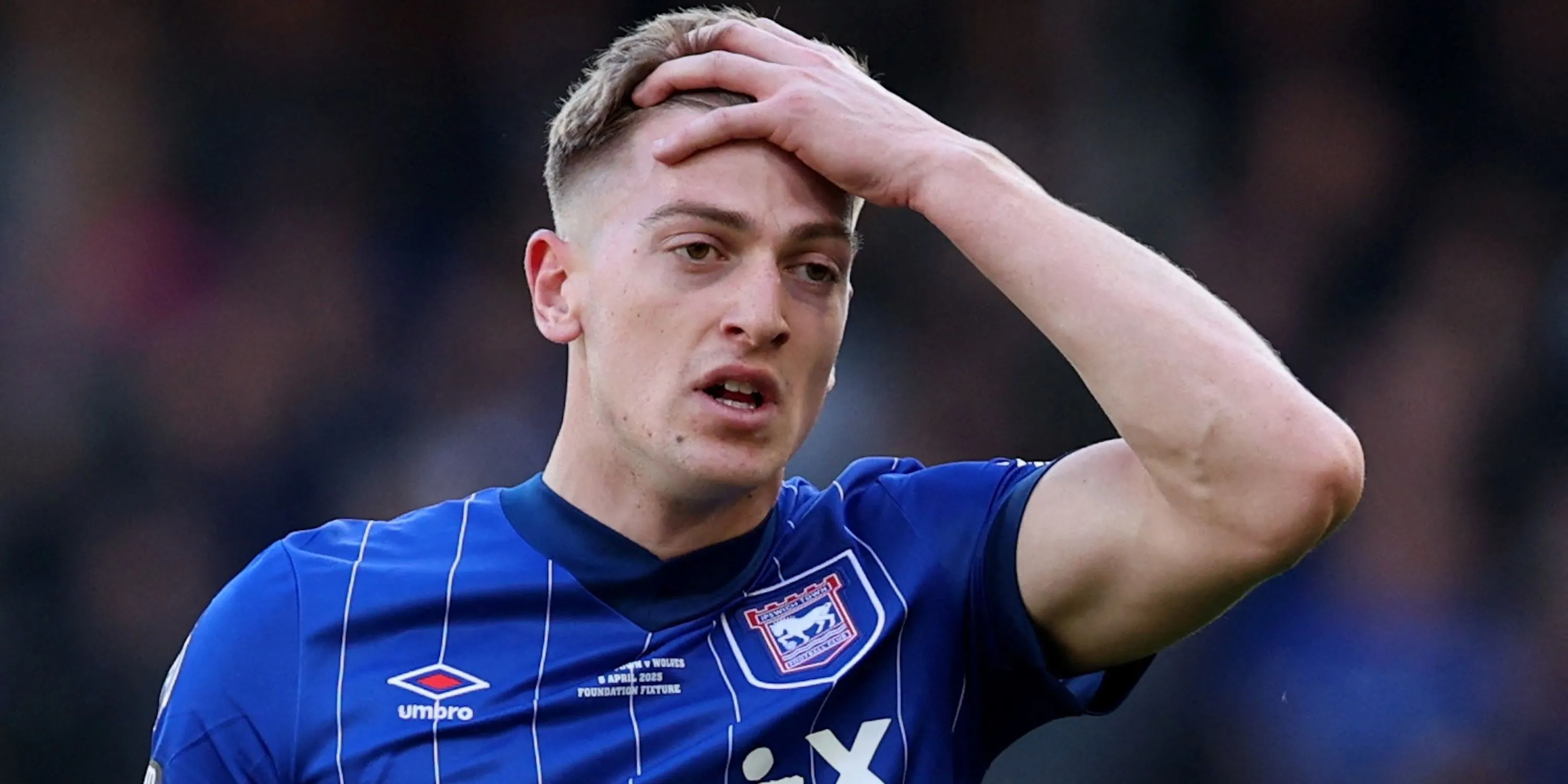 Cầu thủ Liam Delap của Ipswich Town thất vọng sau một tình huống trên sân