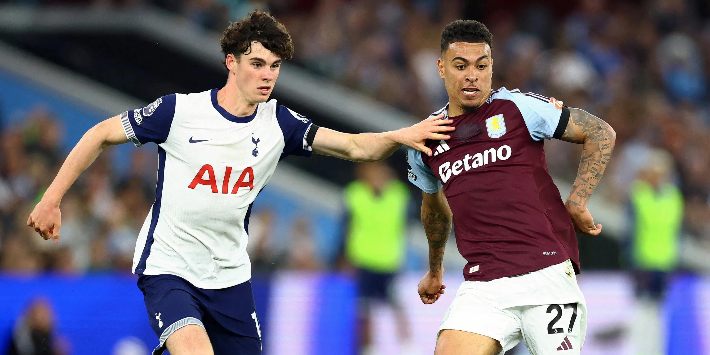Cầu thủ Tottenham Archie Gray thất vọng sau trận thua