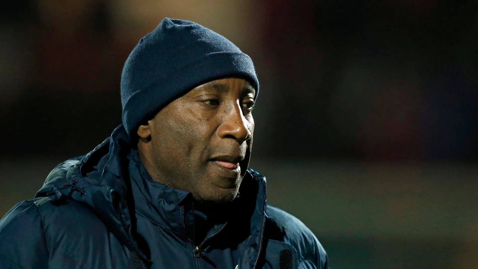 Chris Ramsey trong vai trò HLV QPR tại sân tập