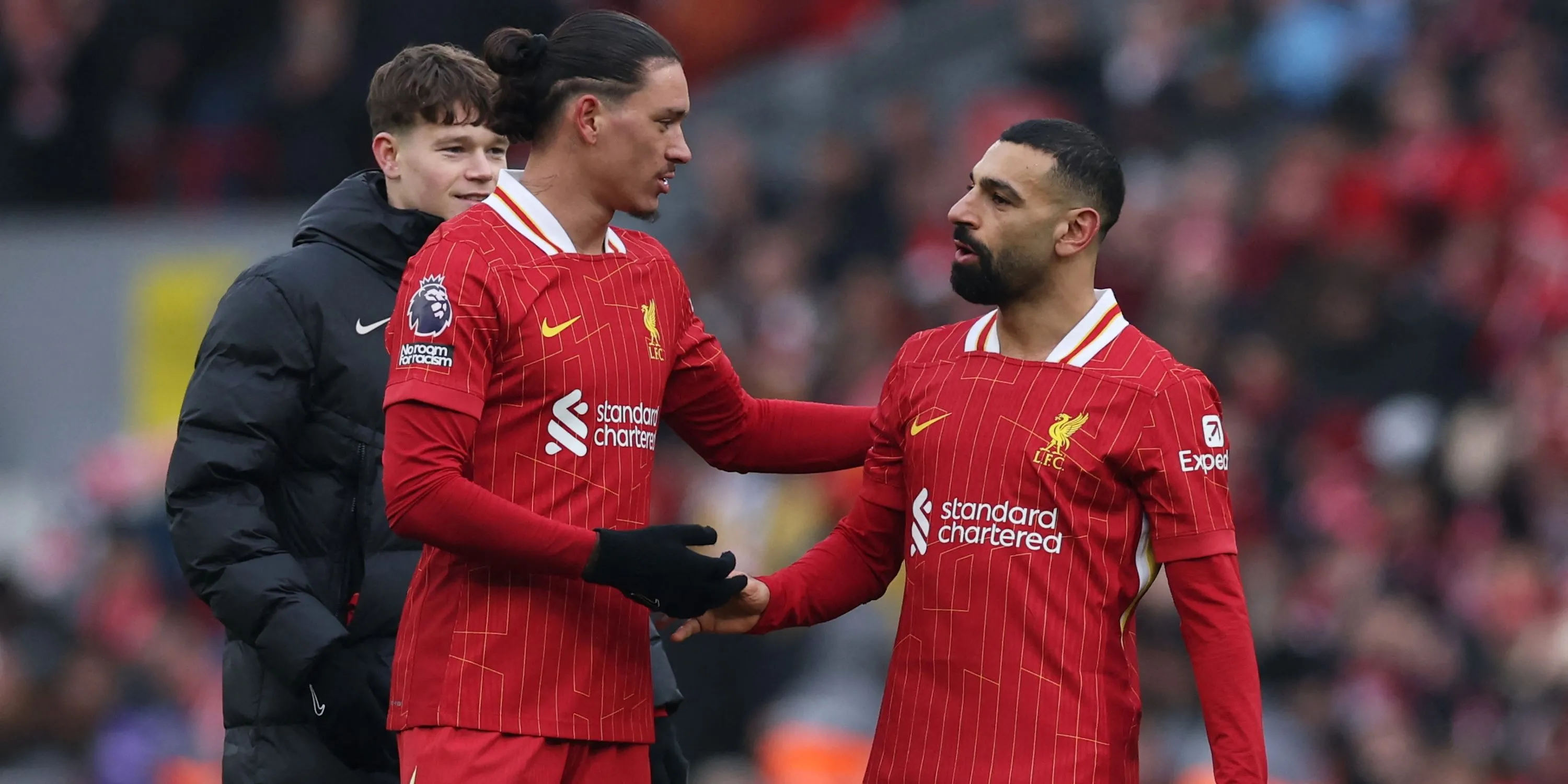 Darwin Nunez và Mohamed Salah ăn mừng cùng Liverpool