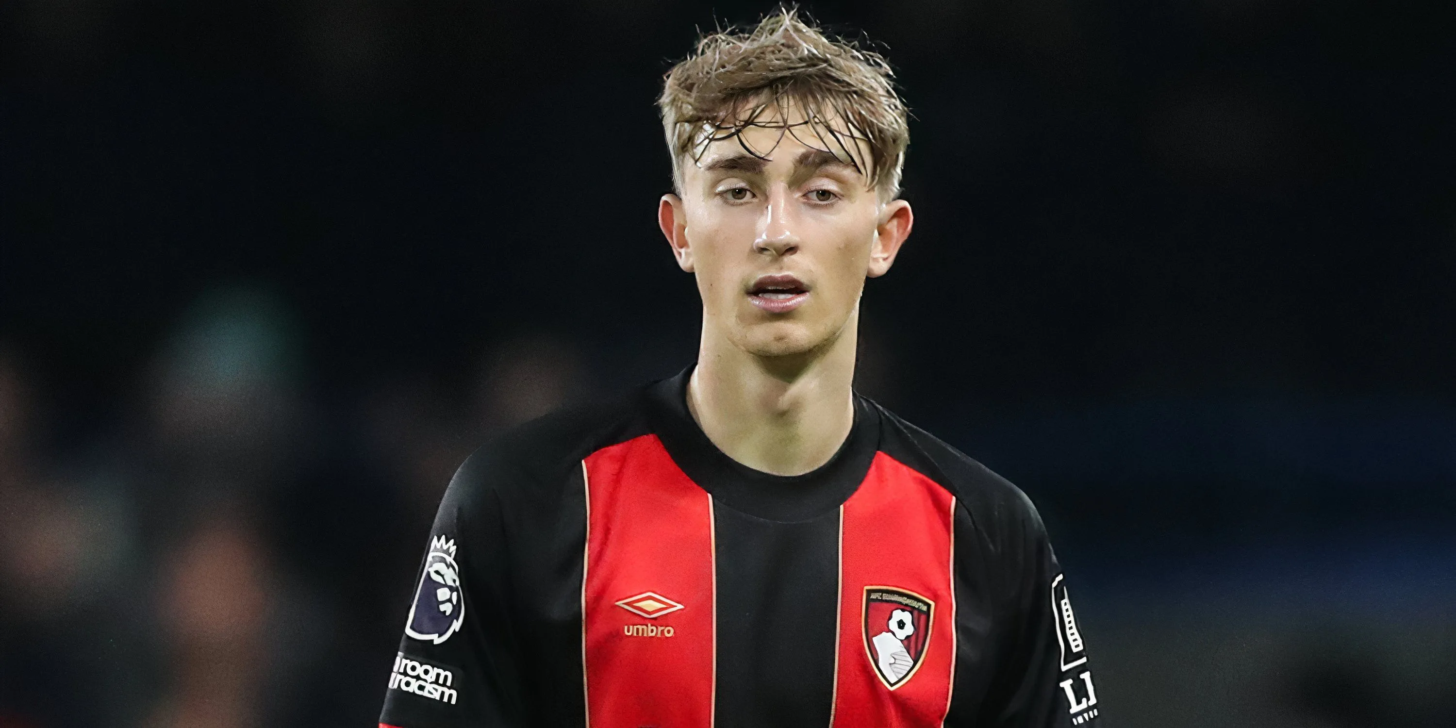 Dean Huijsen trong màu áo Bournemouth thi đấu tại Premier League