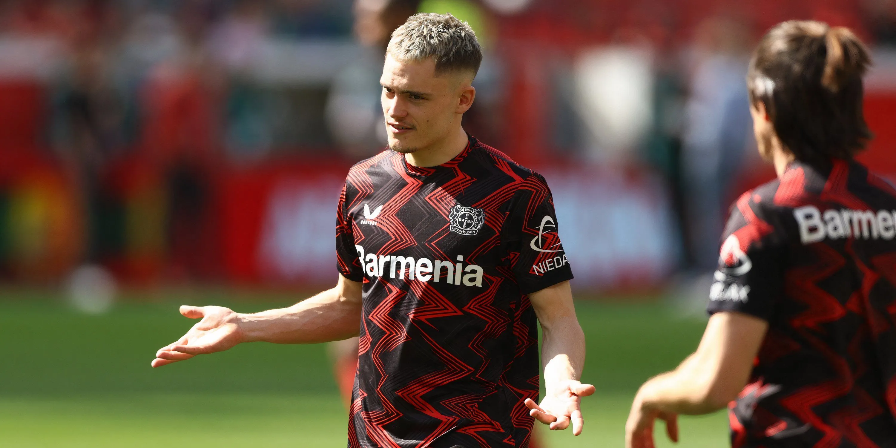 Florian Wirtz ăn mừng trong màu áo Bayer Leverkusen