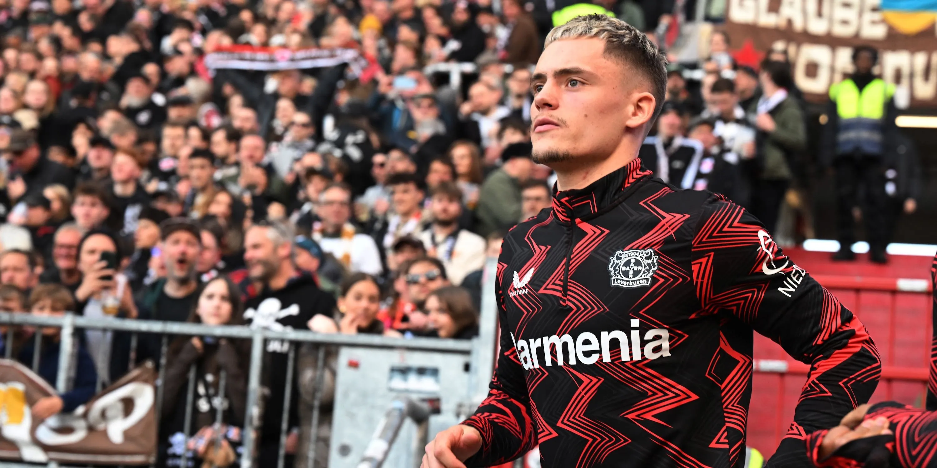 Florian Wirtz, mục tiêu của Liverpool, khi còn thi đấu cho Bayer Leverkusen
