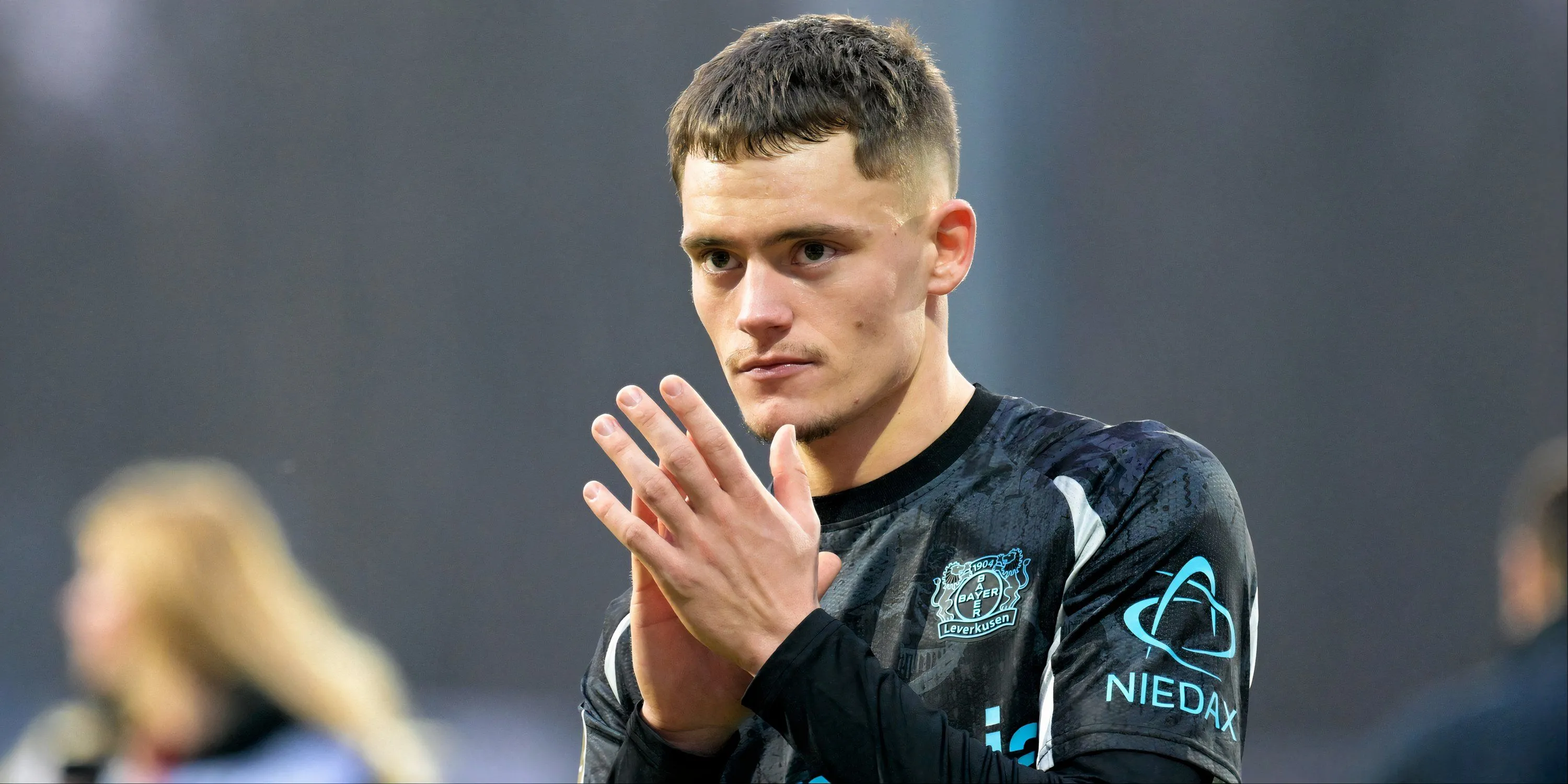 Florian Wirtz trong màu áo Bayer Leverkusen thi đấu tại Bundesliga
