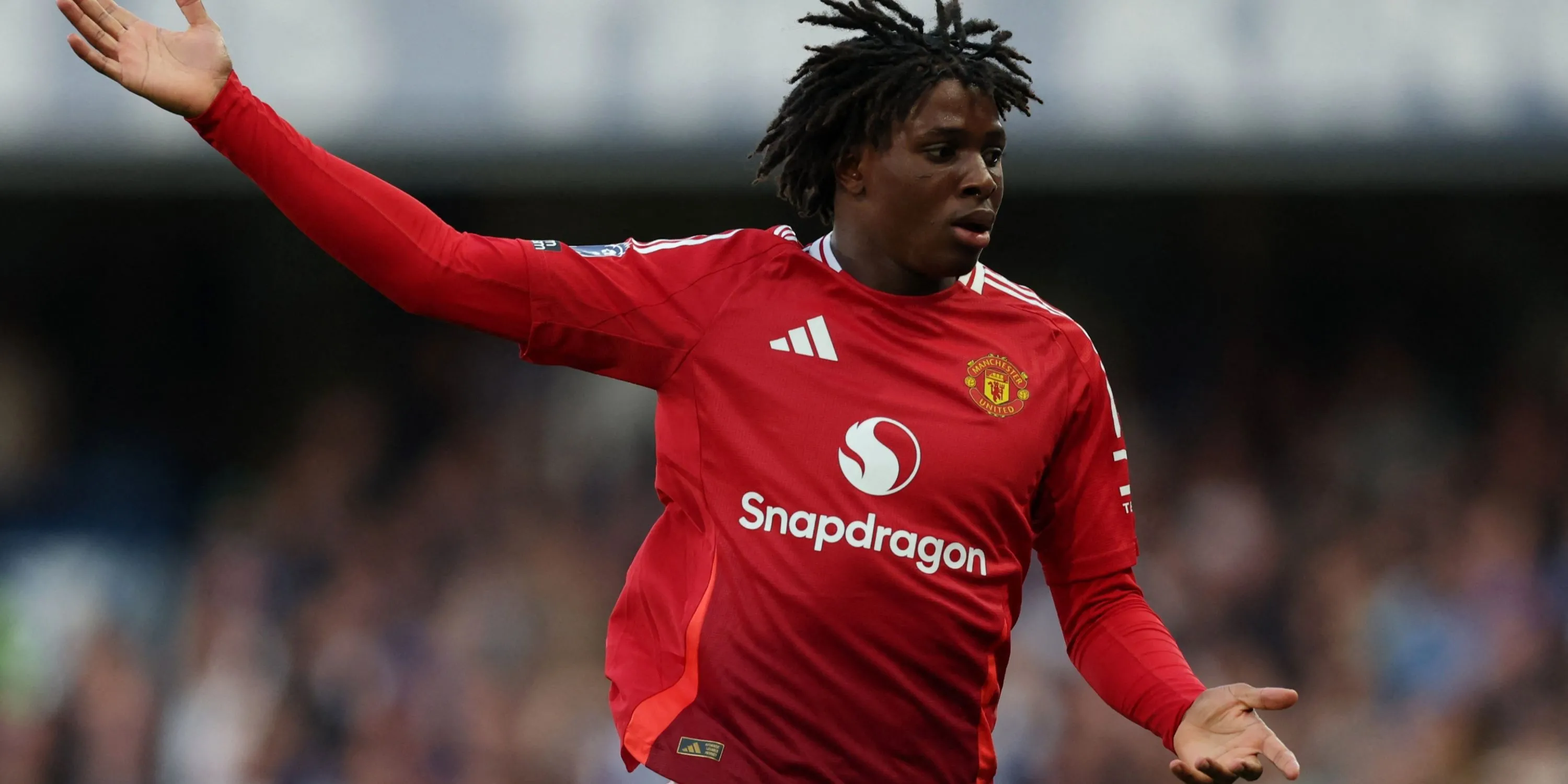 Hậu vệ cánh Patrick Dorgu trong trận Manchester United gặp Chelsea