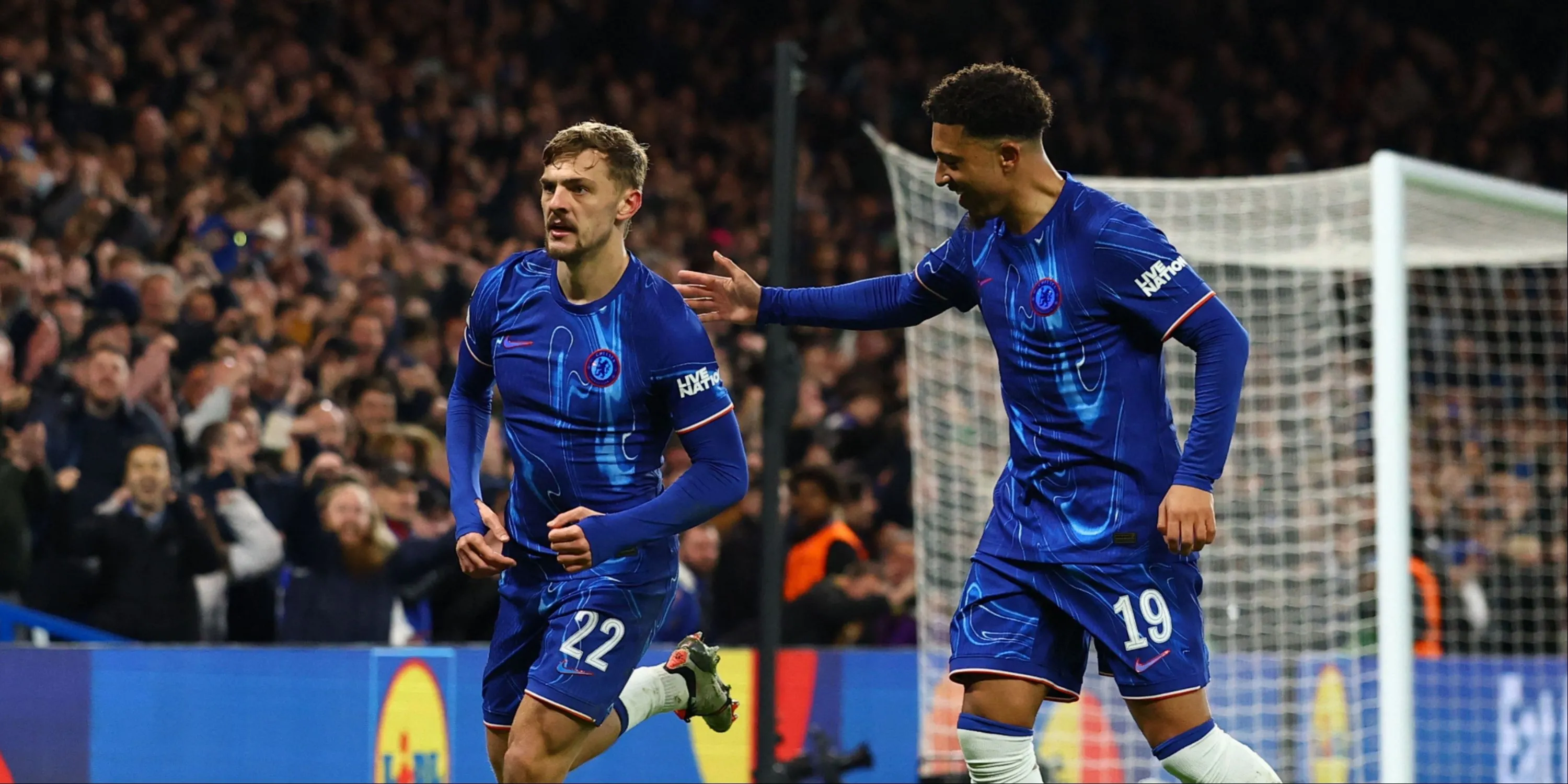 Hình ảnh Jadon Sancho và Kiernan Dewsbury-Hall trong màu áo các CLB Premier League