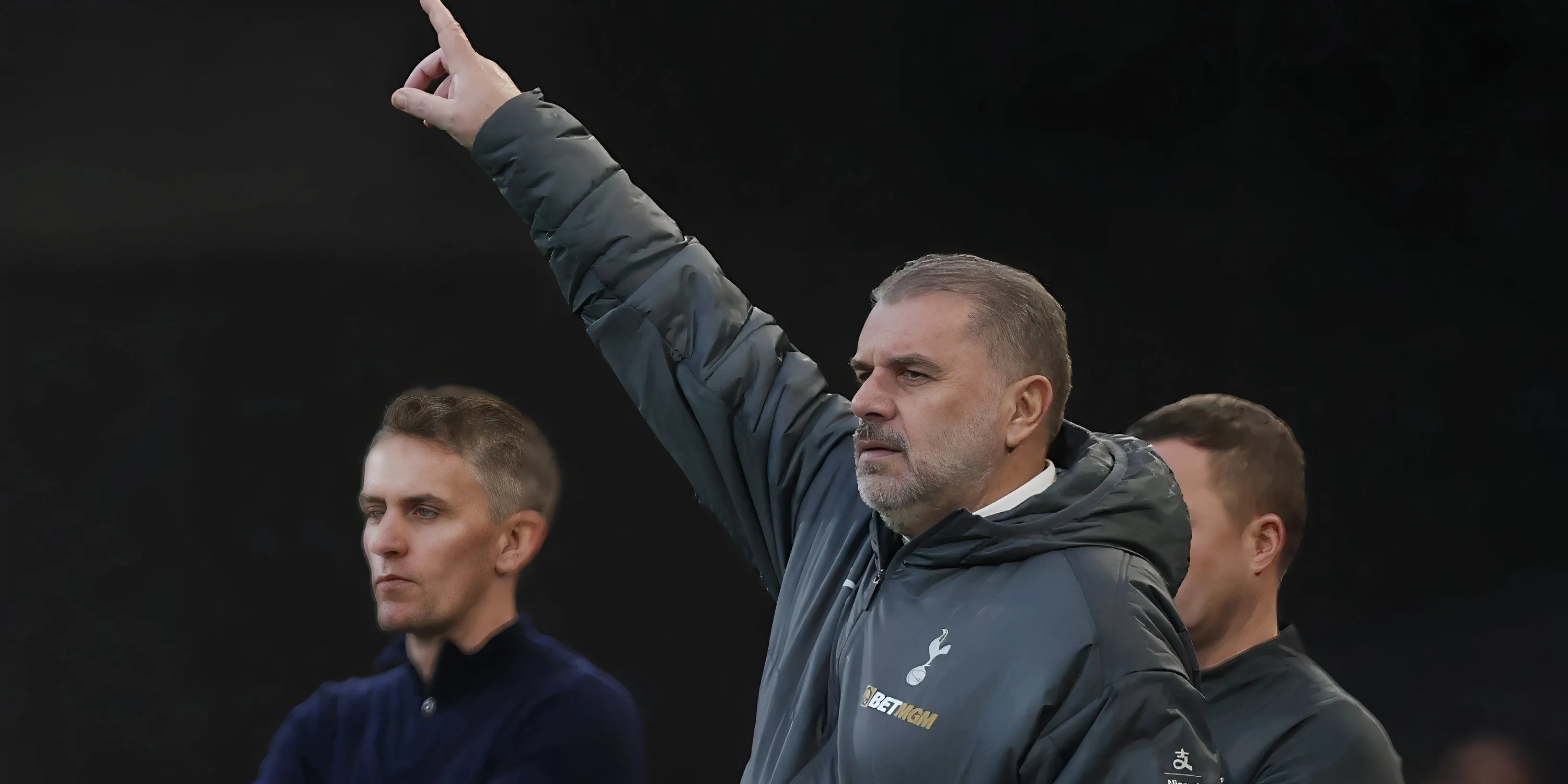 HLV Ange Postecoglou của Tottenham đang đối mặt với nhiều áp lực sau mùa giải không thành công