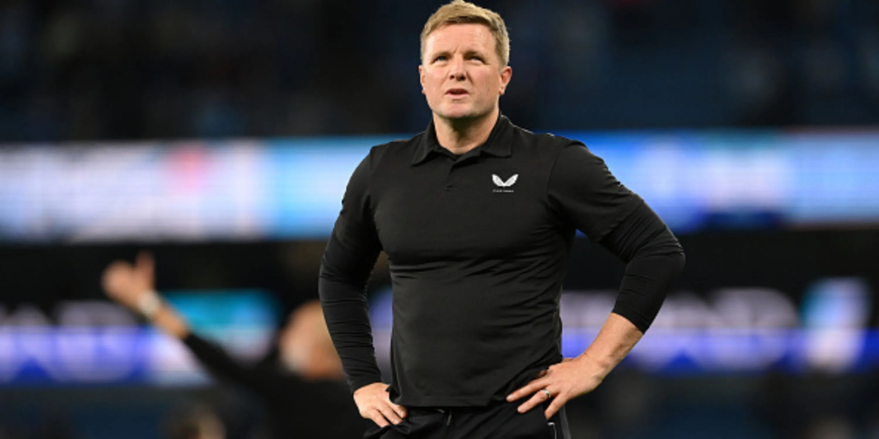 HLV Eddie Howe trên sân tập Newcastle United