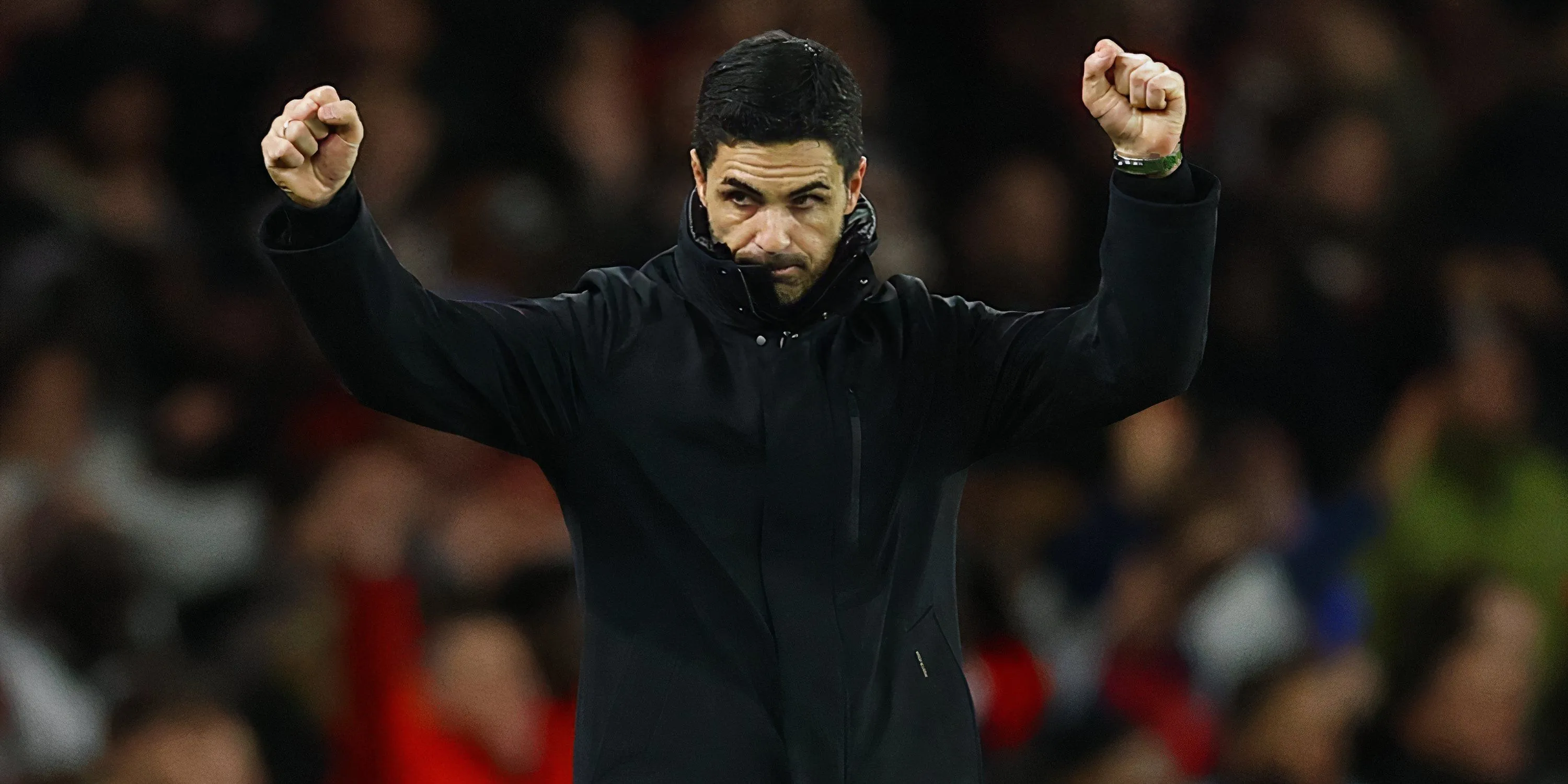 HLV Mikel Arteta ăn mừng đầy cảm xúc bên đường biên
