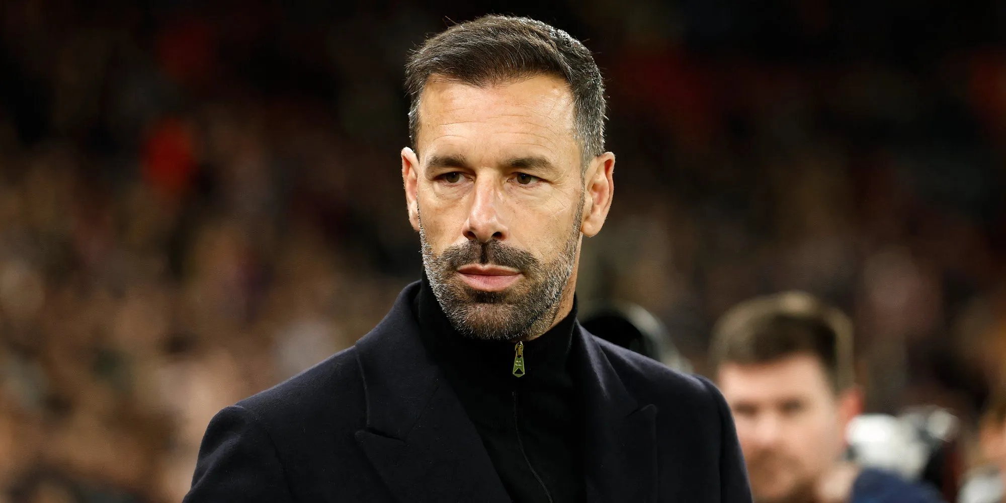 HLV Ruud van Nistelrooy của Leicester City đang quan sát buổi tập