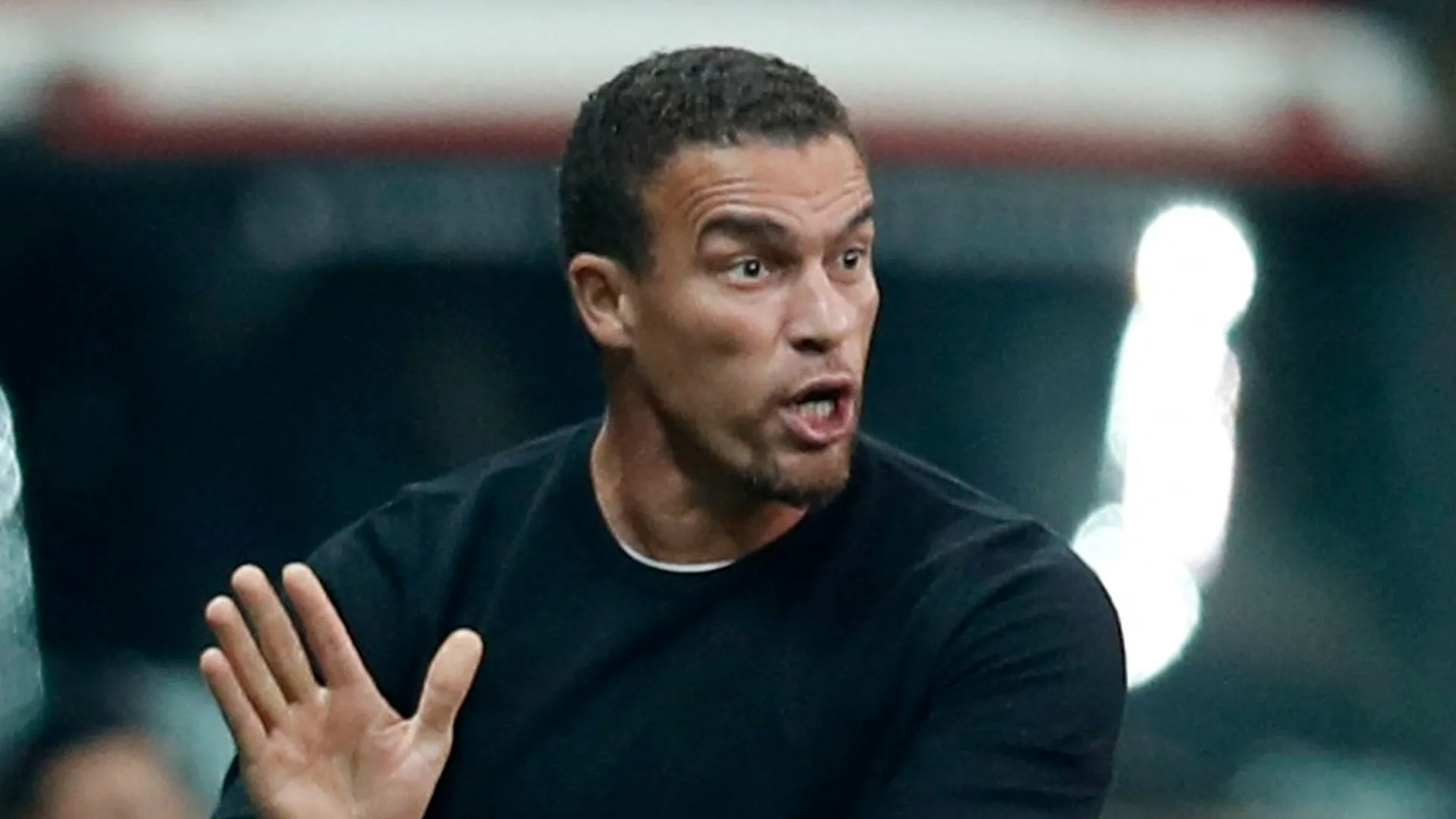 HLV Valerien Ismael của Blackburn Rovers đang chỉ đạo