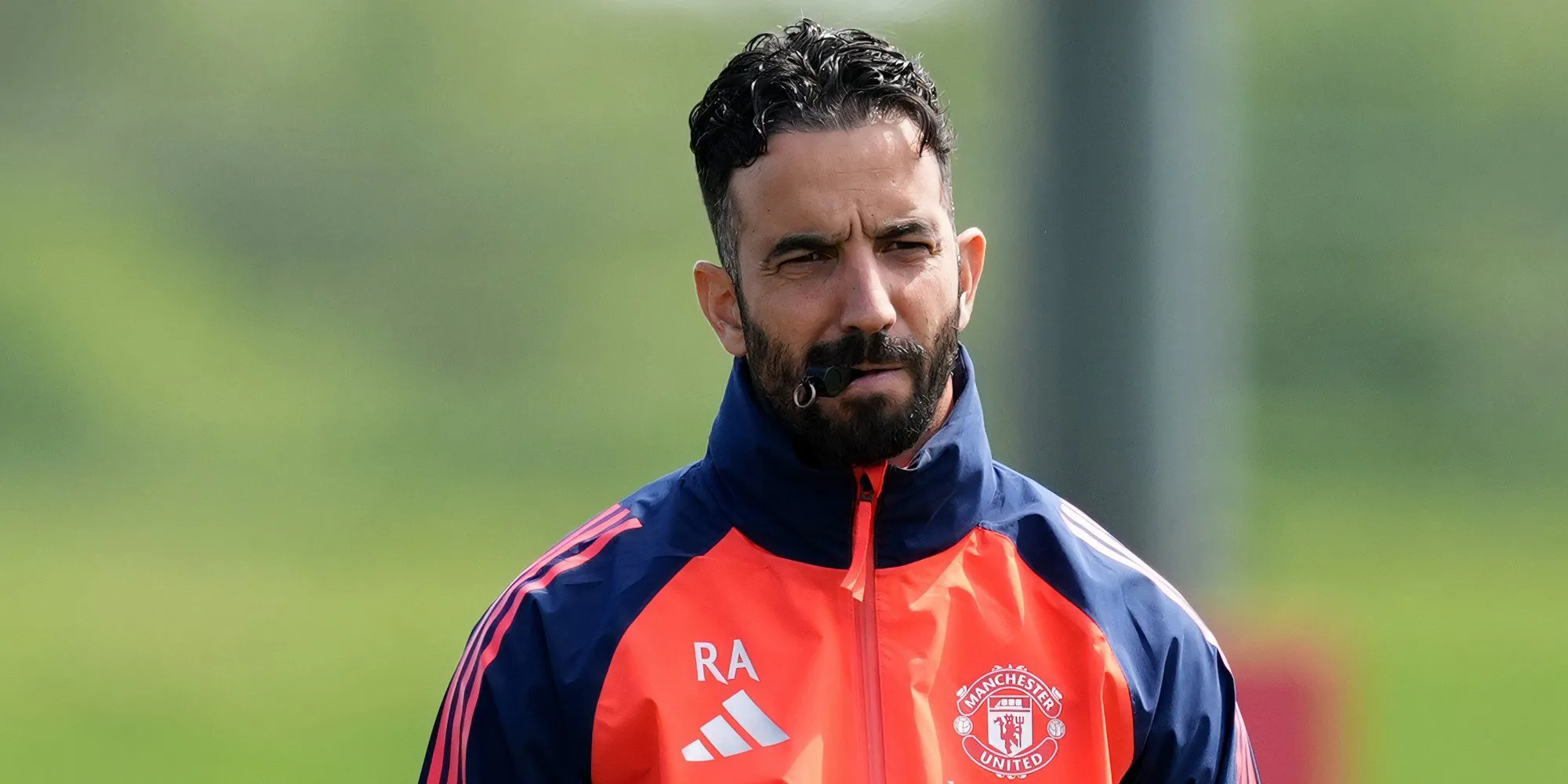 Huấn luyện viên Ruben Amorim của Manchester United đưa ra chỉ đạo