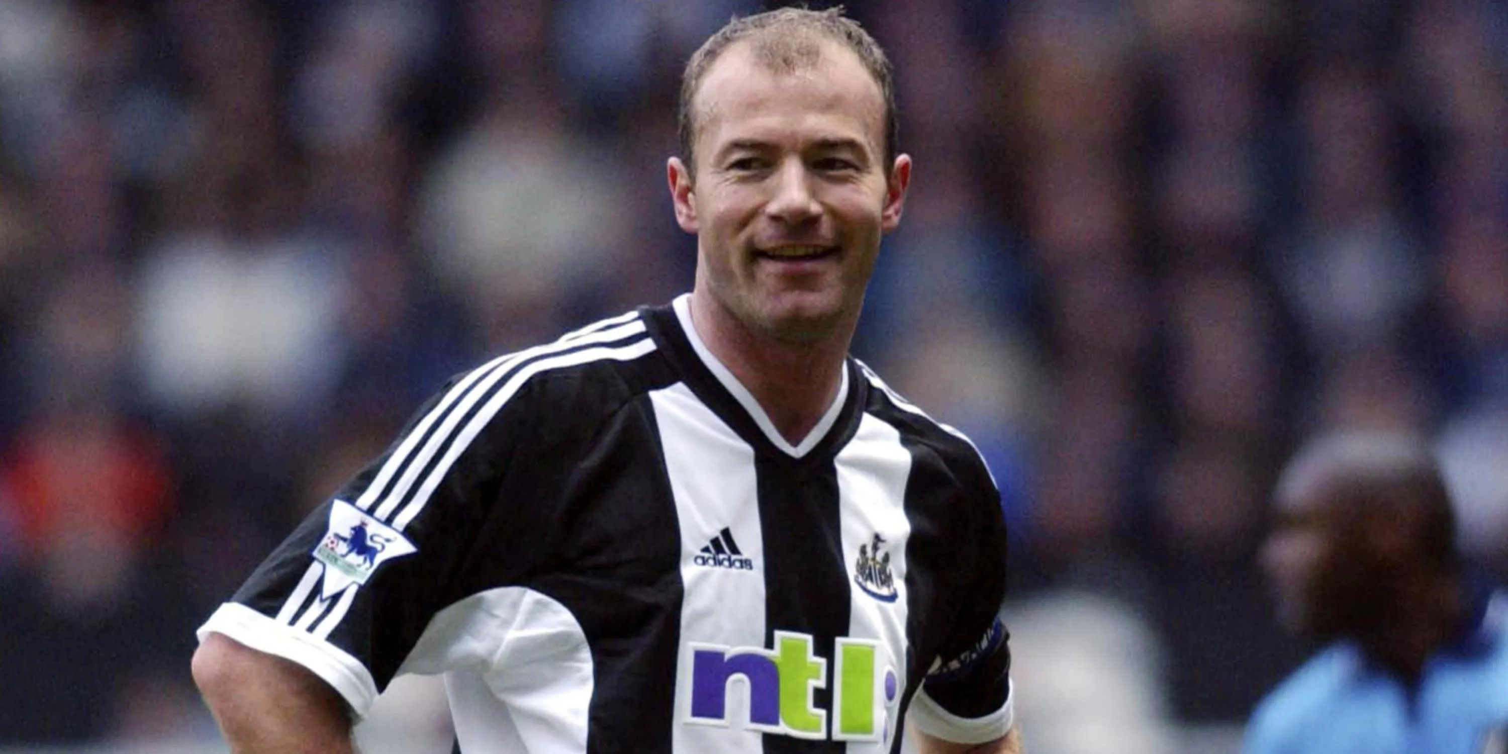 Huyền thoại Alan Shearer trong màu áo Newcastle United