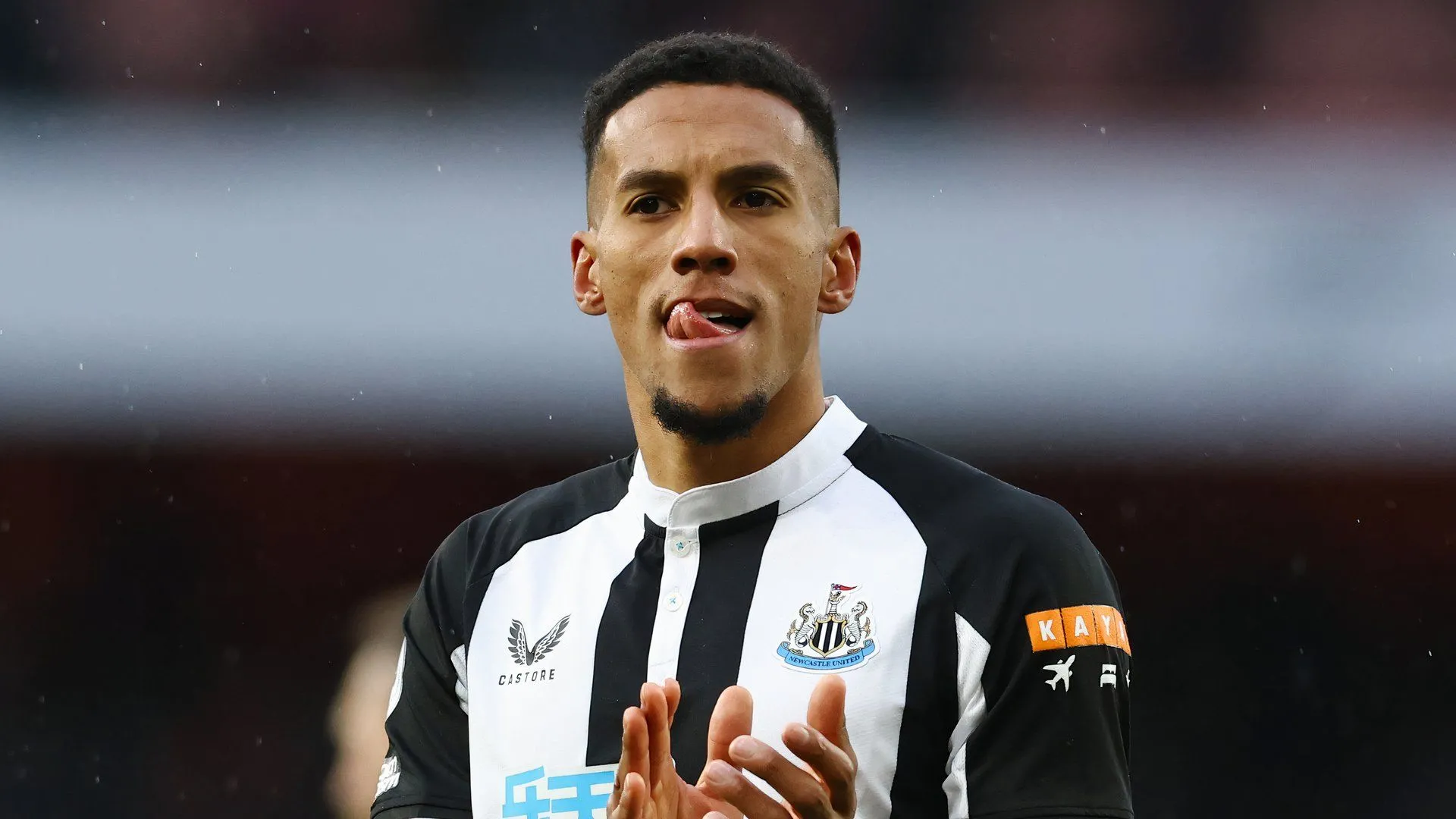 Isaac Hayden thi đấu cho Portsmouth mùa giải trước nhưng không có nhiều đóng góp nổi bật
