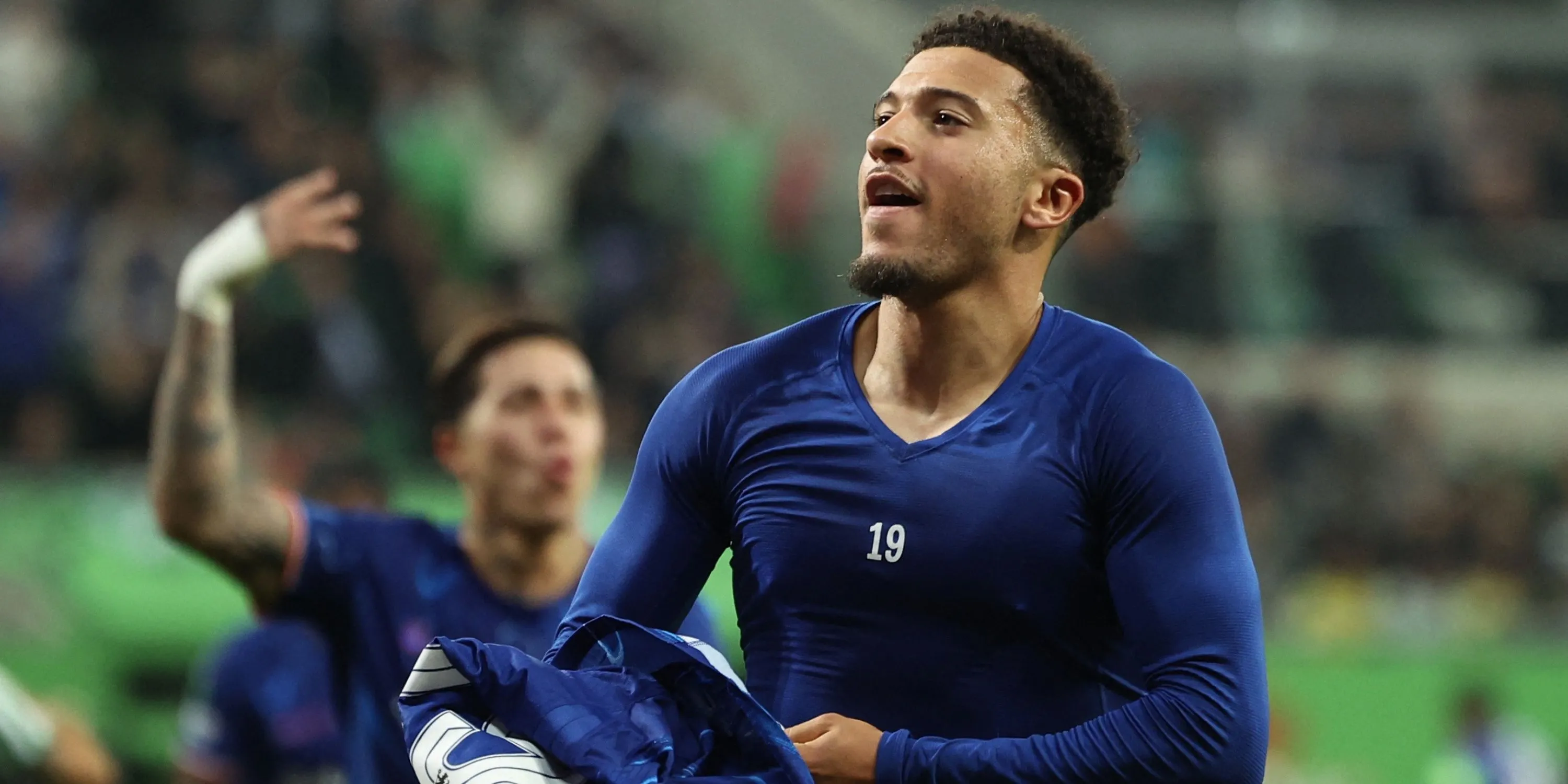 Jadon Sancho trong màu áo Chelsea