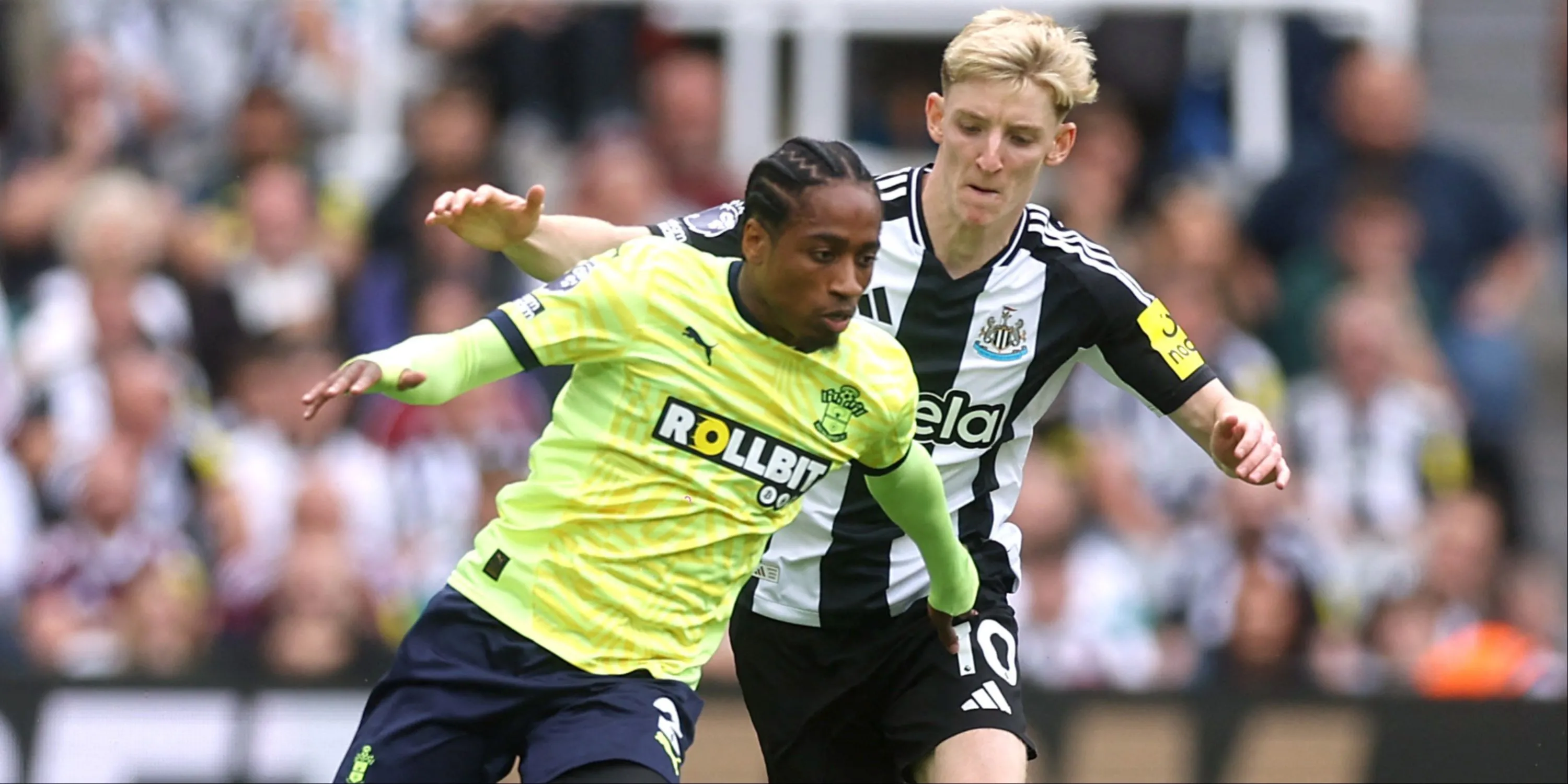 Kyle Walker-Peters trong màu áo Southampton, cầu thủ đang được Leeds United quan tâm