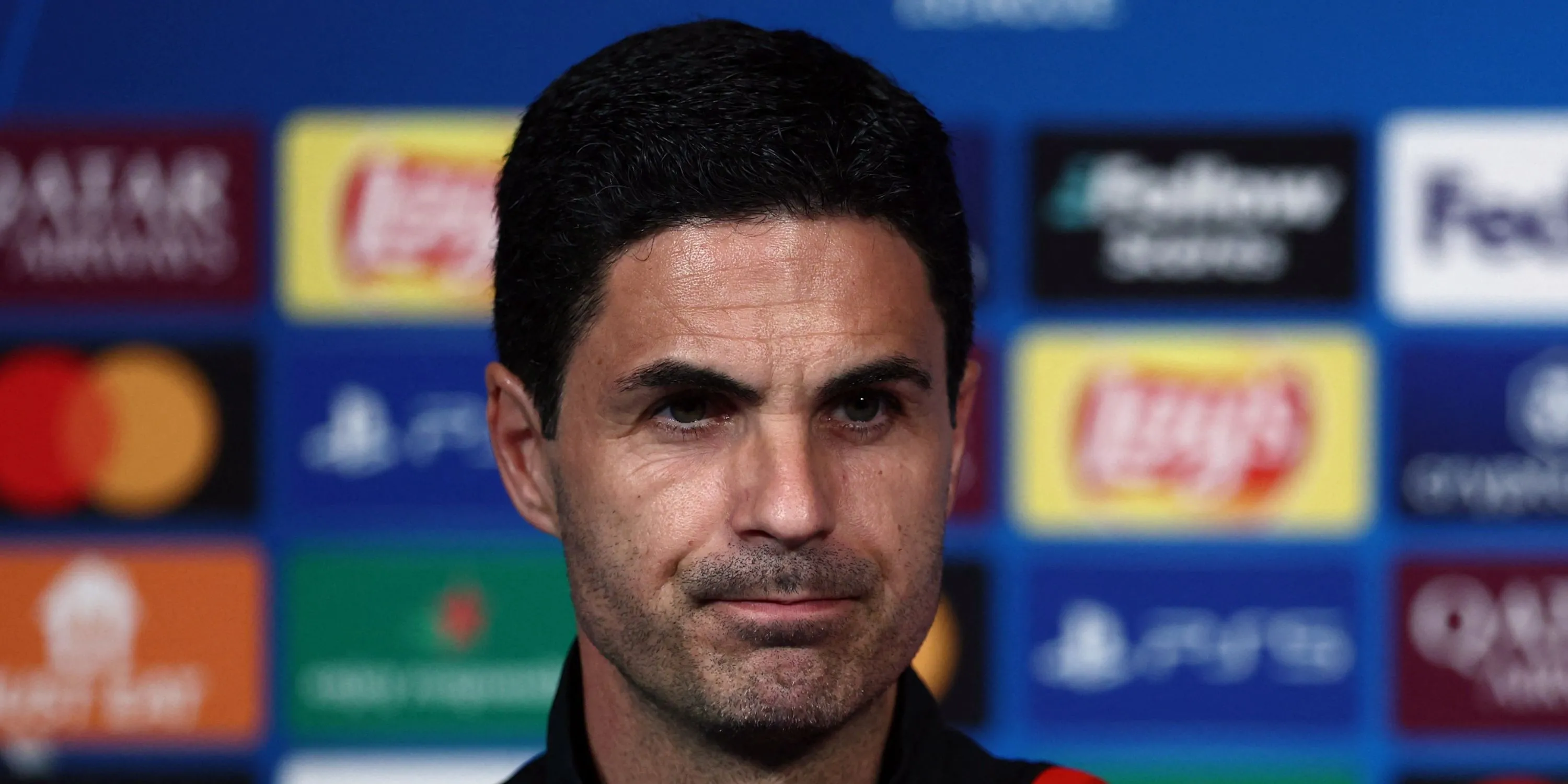 Mikel Arteta chỉ đạo trận đấu của Arsenal tại Premier League