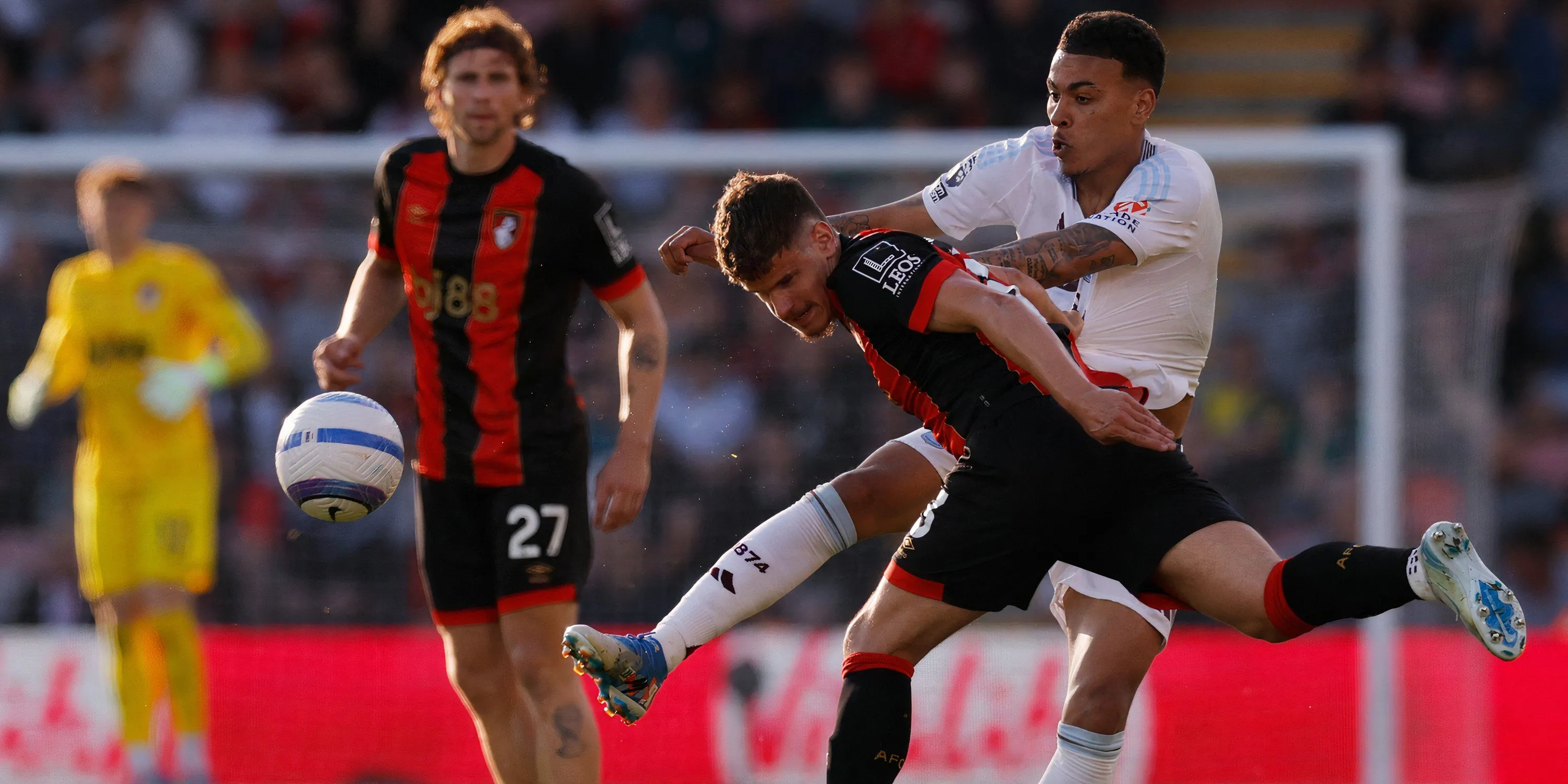 Morgan Rogers thể hiện kỹ thuật cá nhân trong trận đấu của Aston Villa