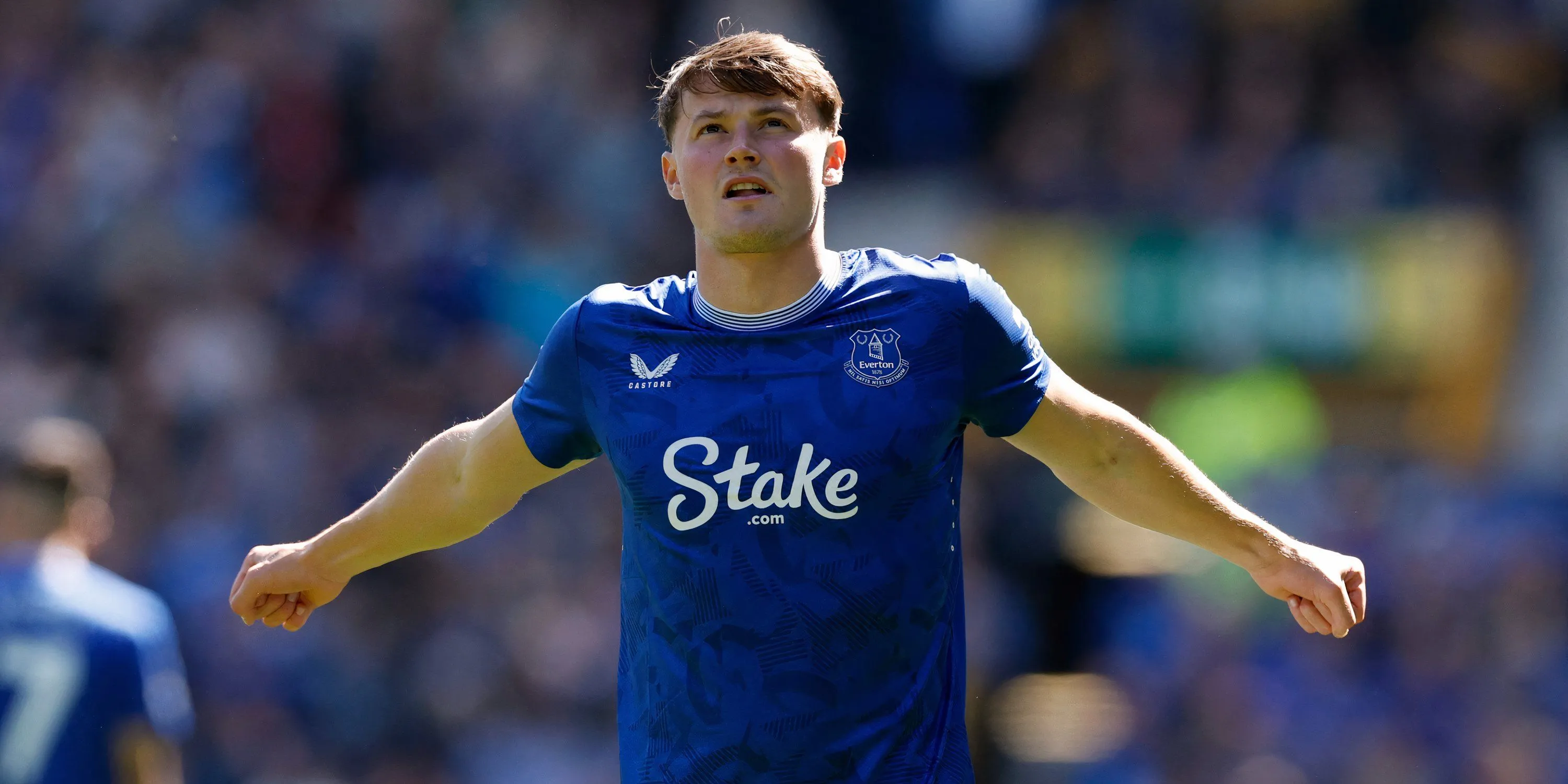 Nathan Patterson, hậu vệ phải của Everton, đang thi đấu