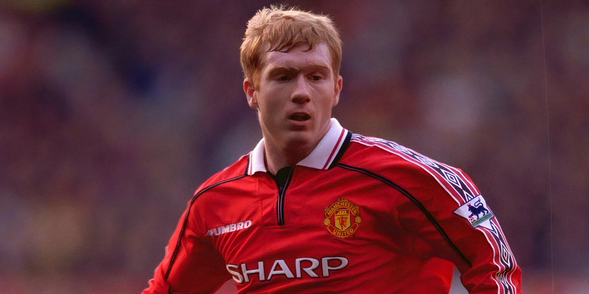 Paul Scholes trong màu áo Manchester United thể hiện kỹ năng tiền vệ bậc thầy
