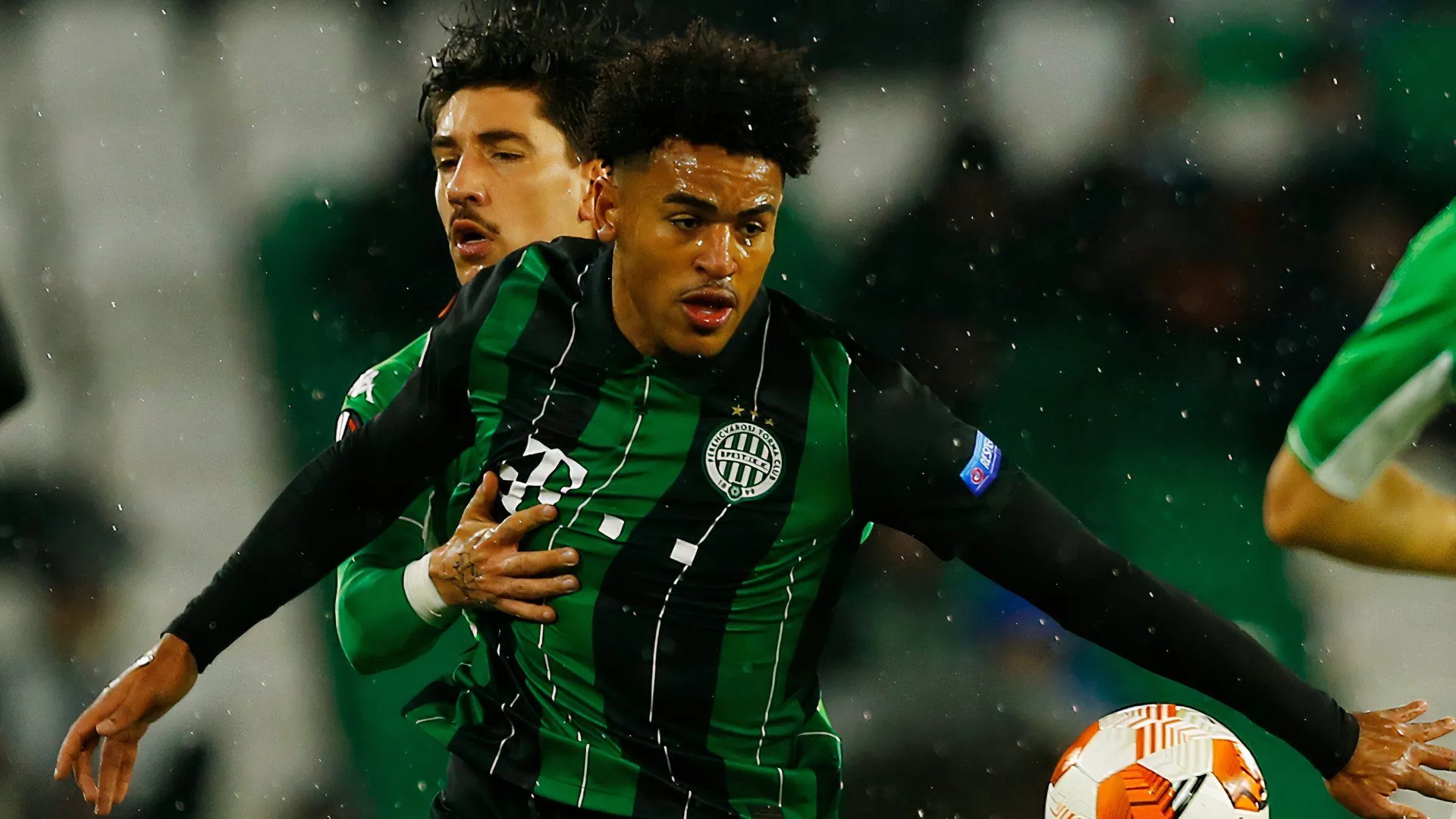 ryan mmaee trong màu áo Stoke City thi đấu tại Championship