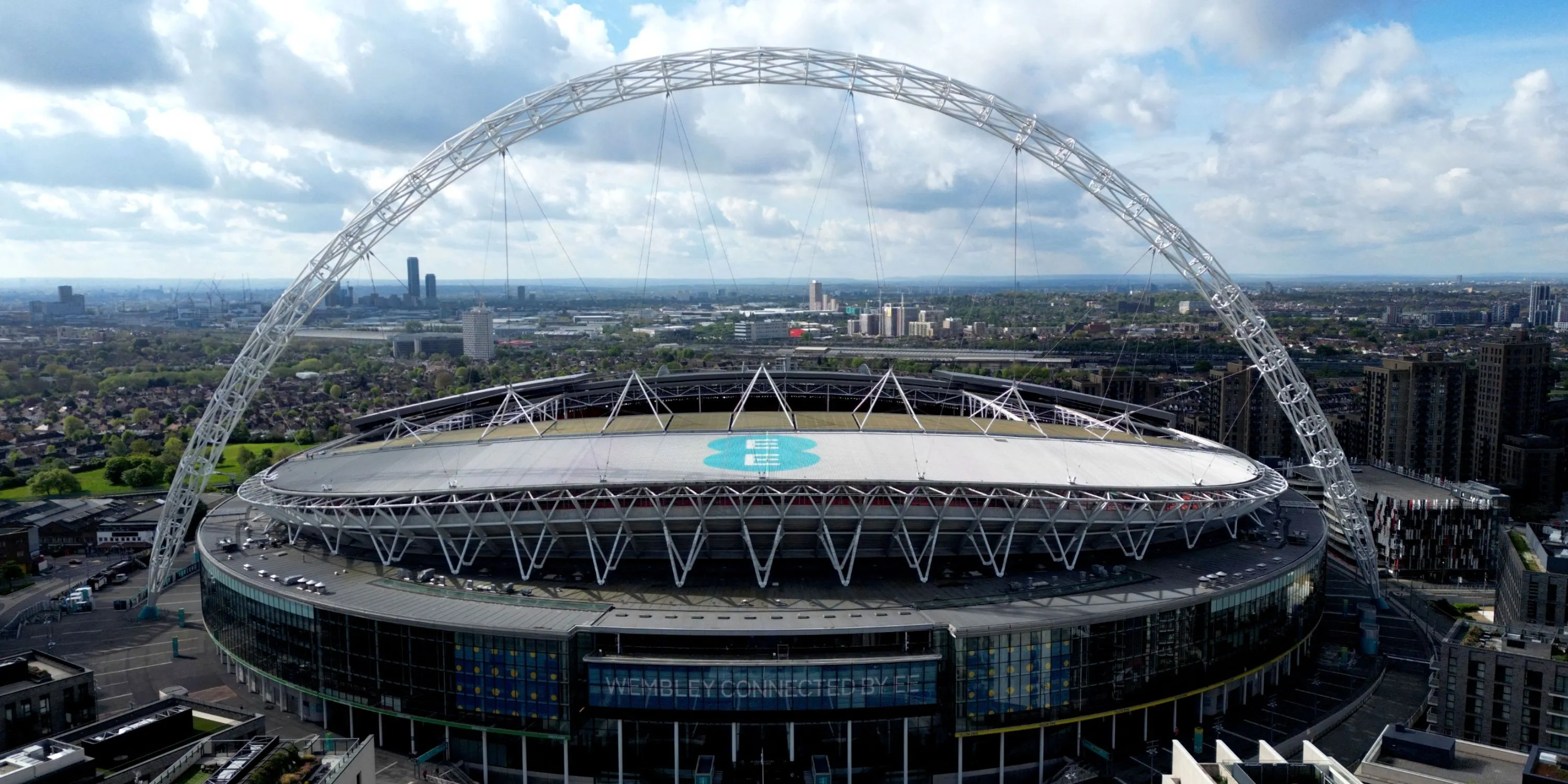 Sân vận động Wembley, biểu tượng của bóng đá Anh và nơi diễn ra nhiều trận cầu lịch sử.