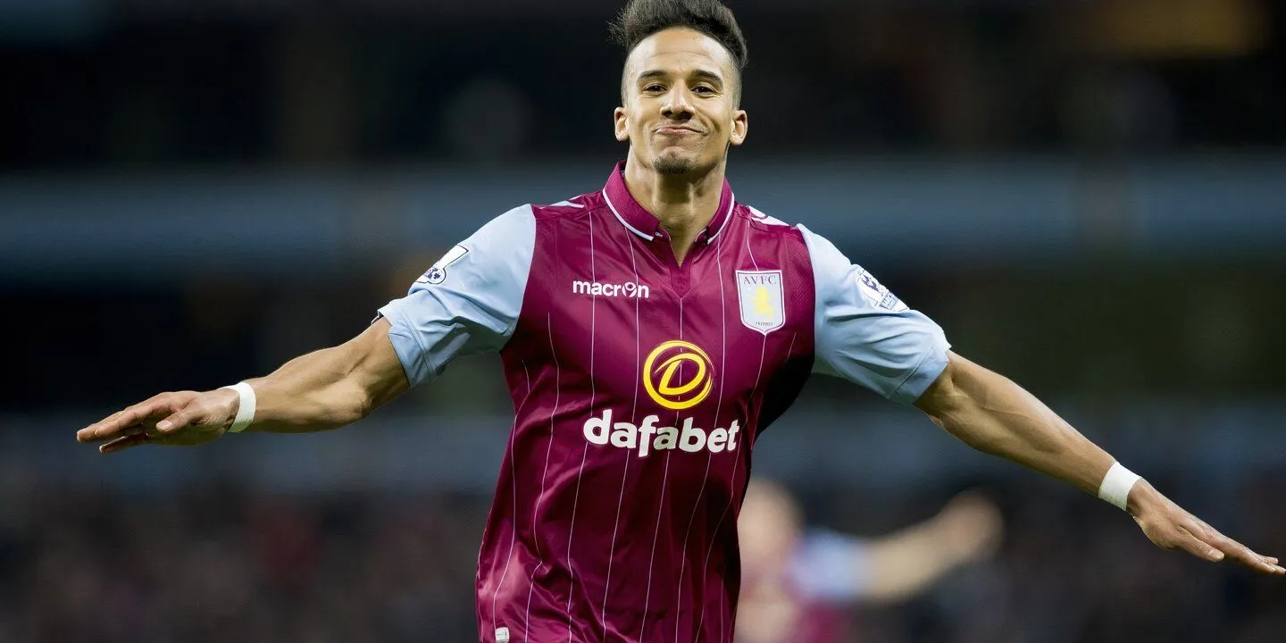 Scott Sinclair thi đấu cho Aston Villa