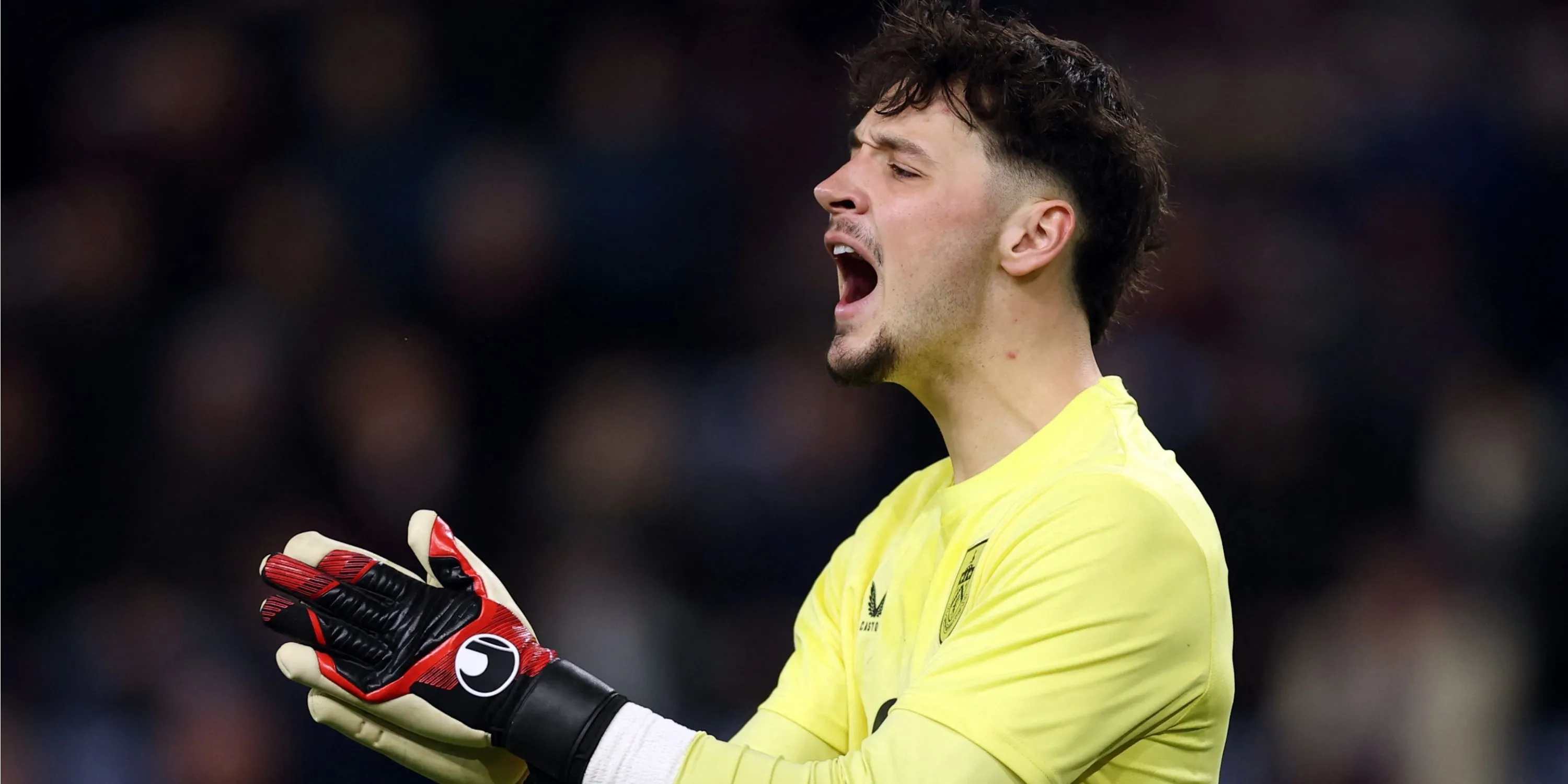 Thủ môn James Trafford trong màu áo Burnley