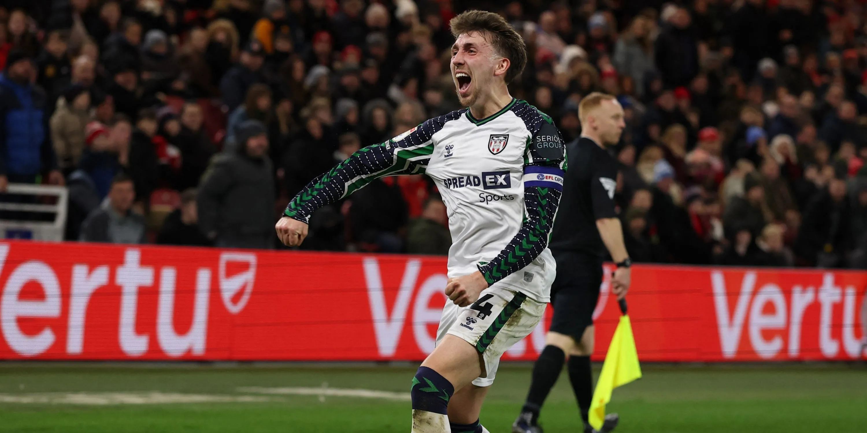 Tiền vệ Dan Neil của Sunderland