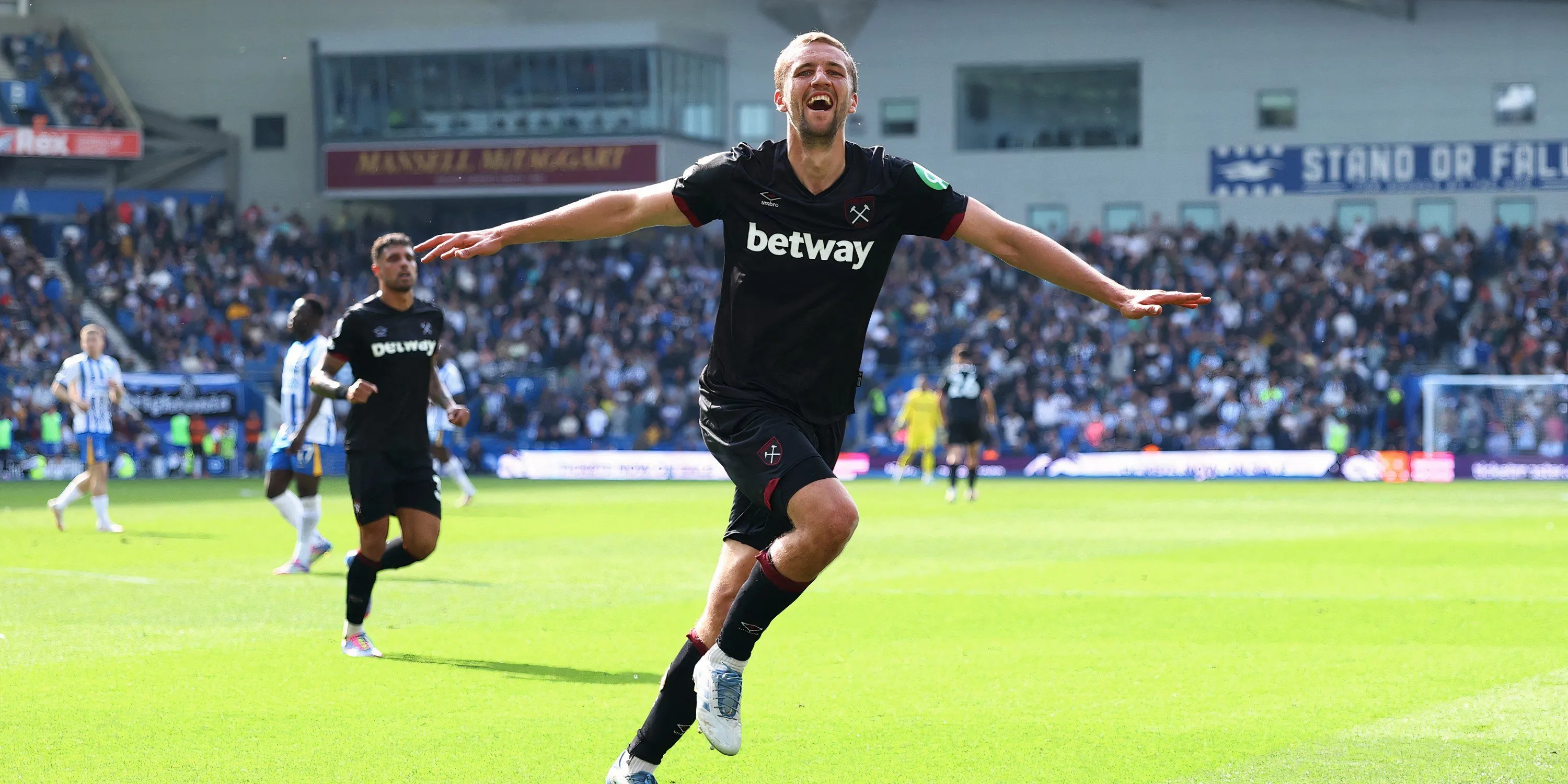 Tomas Soucek trong màu áo West Ham