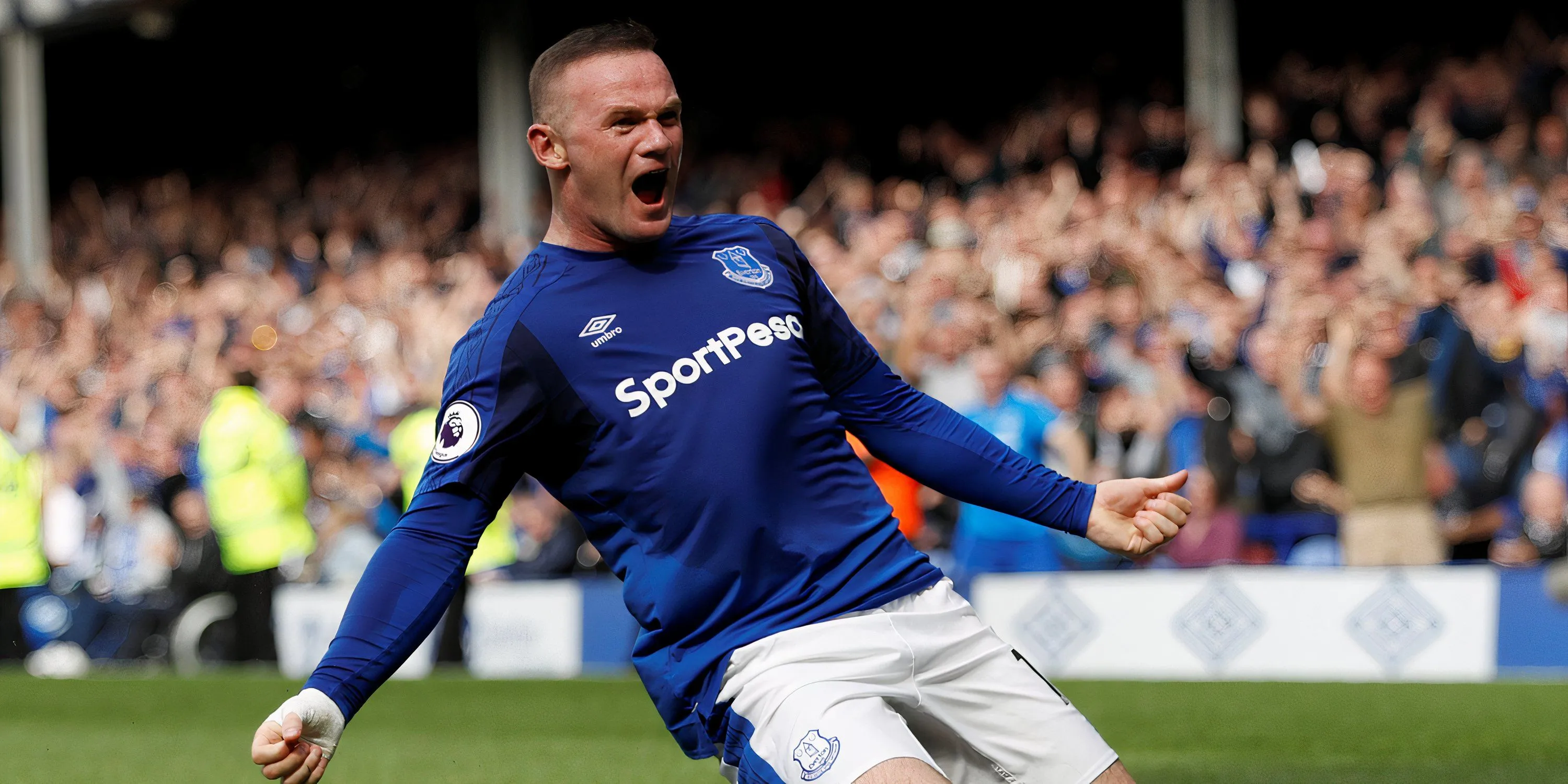 Wayne Rooney ăn mừng bàn thắng trong lần trở lại khoác áo Everton