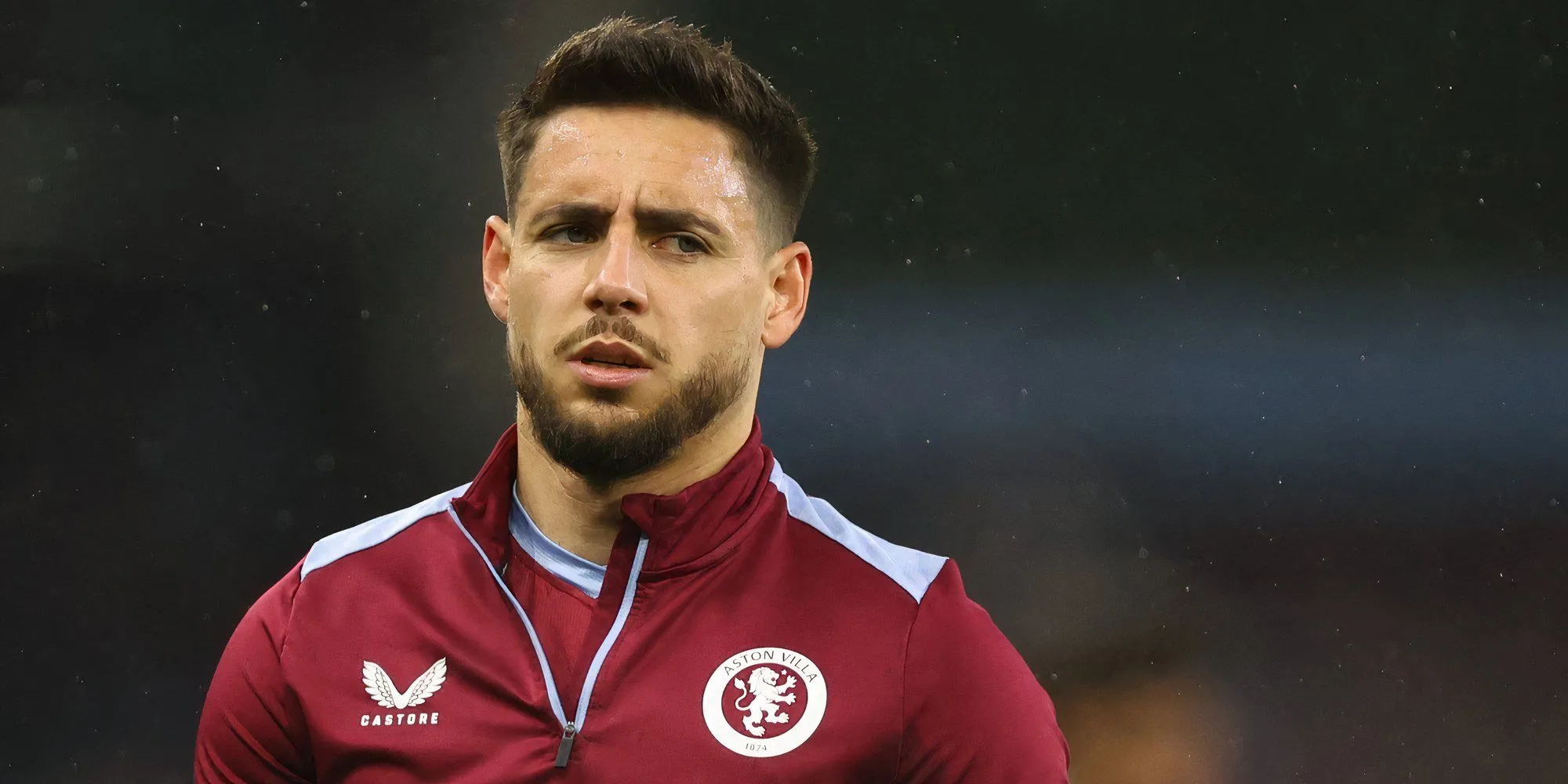 Alex Moreno, hậu vệ trái Aston Villa là mục tiêu của Leeds United